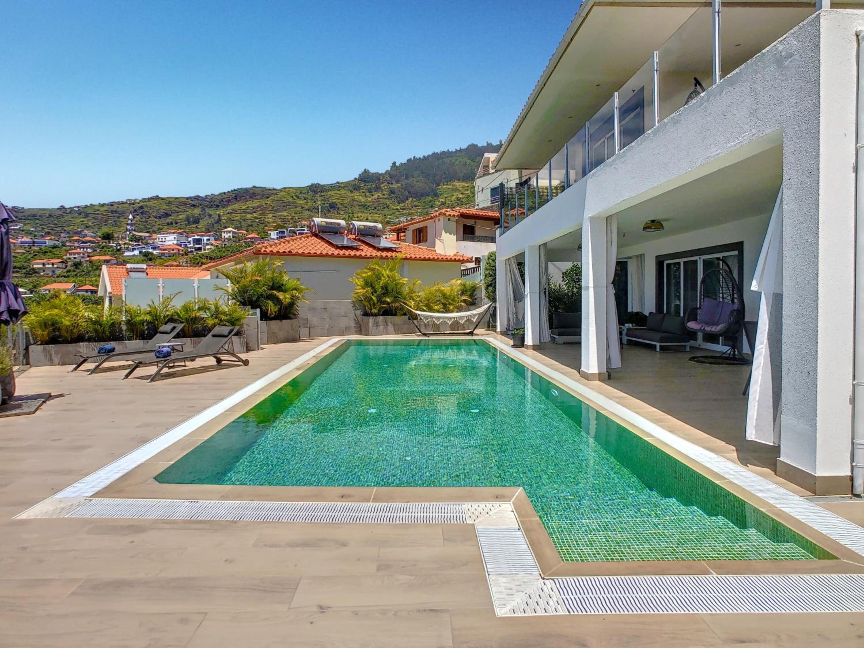 Villa Palmera by LovelyStay