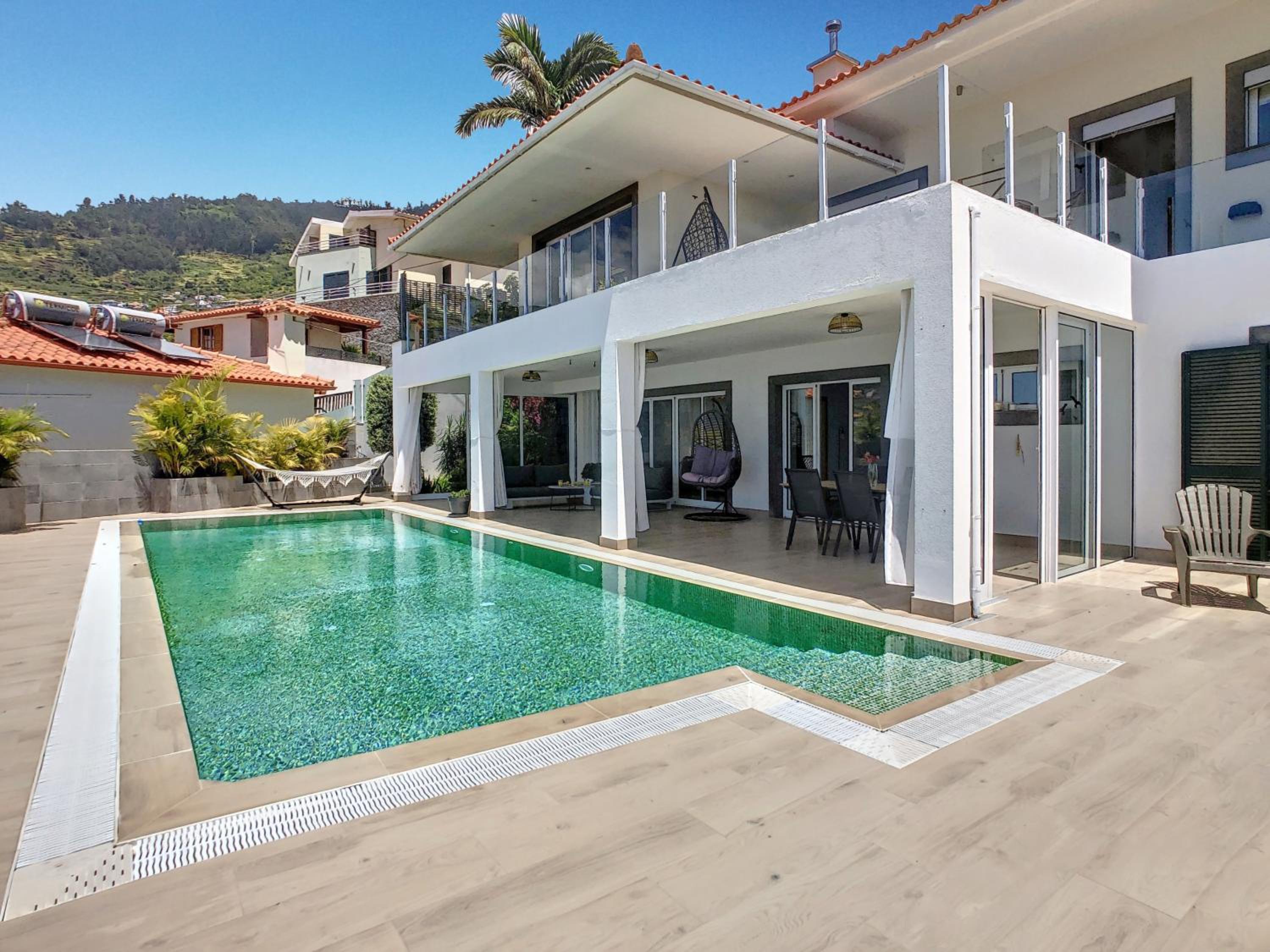 Villa Palmera by LovelyStay