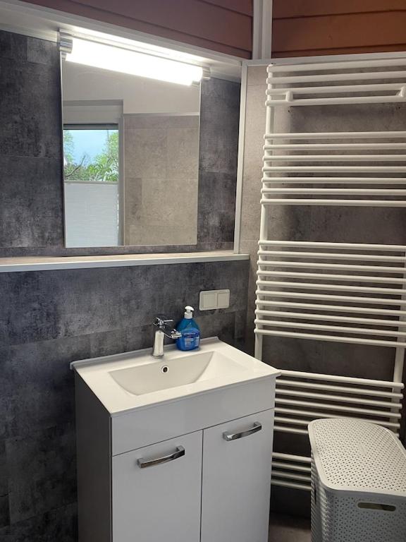 Moderne Ferienwohnung mit Kamin u Garten im EG 100qm Nähe Weser und Golfplatz
