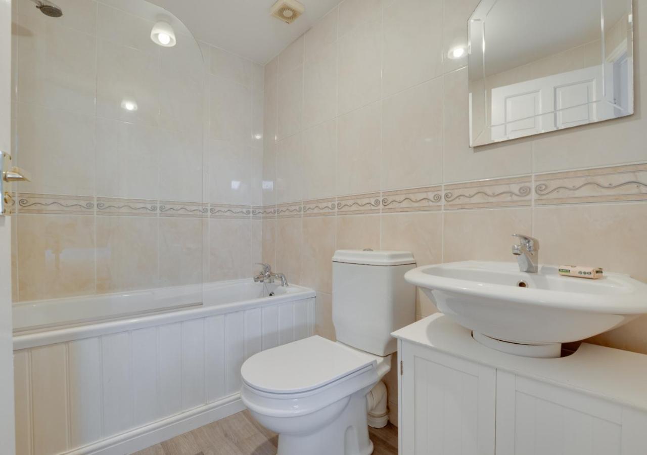 2 Bed in Whitby oc-w794