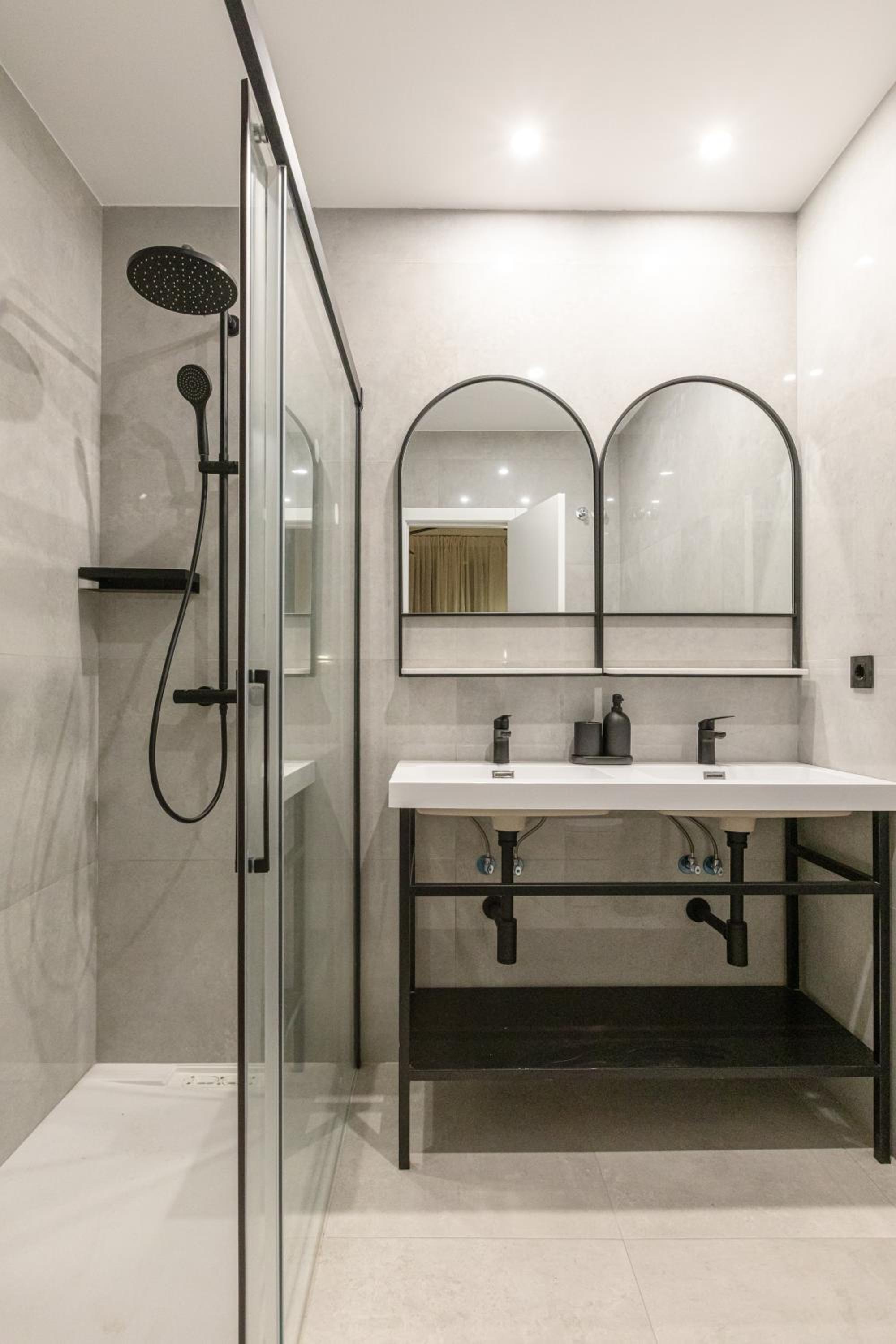 ISG Apartments Catedral