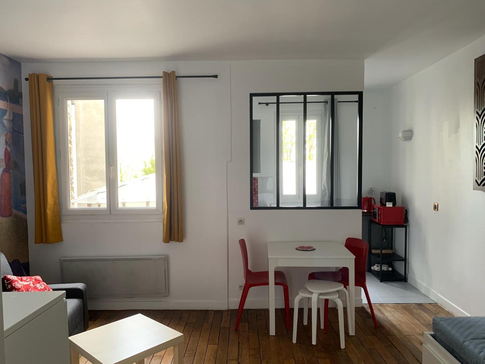 Studio perfect for 2 adults and 1 kid, and up to 2 kids - Jourdain 20e, 25mn to Louvre via line M11