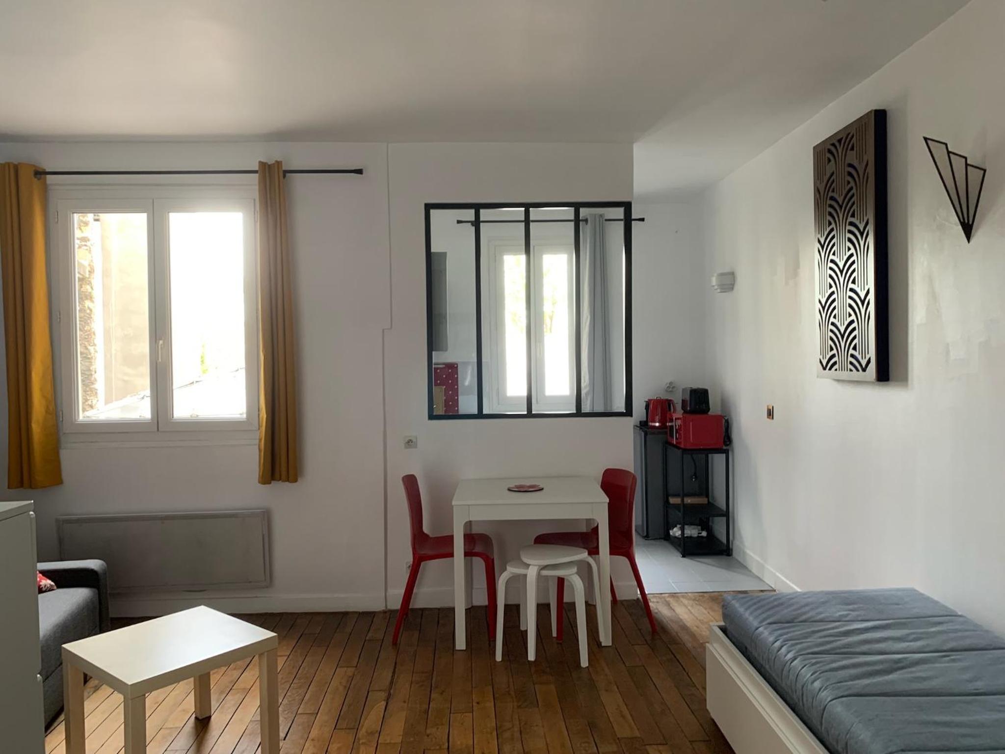 Studio perfect for 2 adults and 1 kid, and up to 2 kids - Jourdain 20e, 25mn to Louvre via line M11