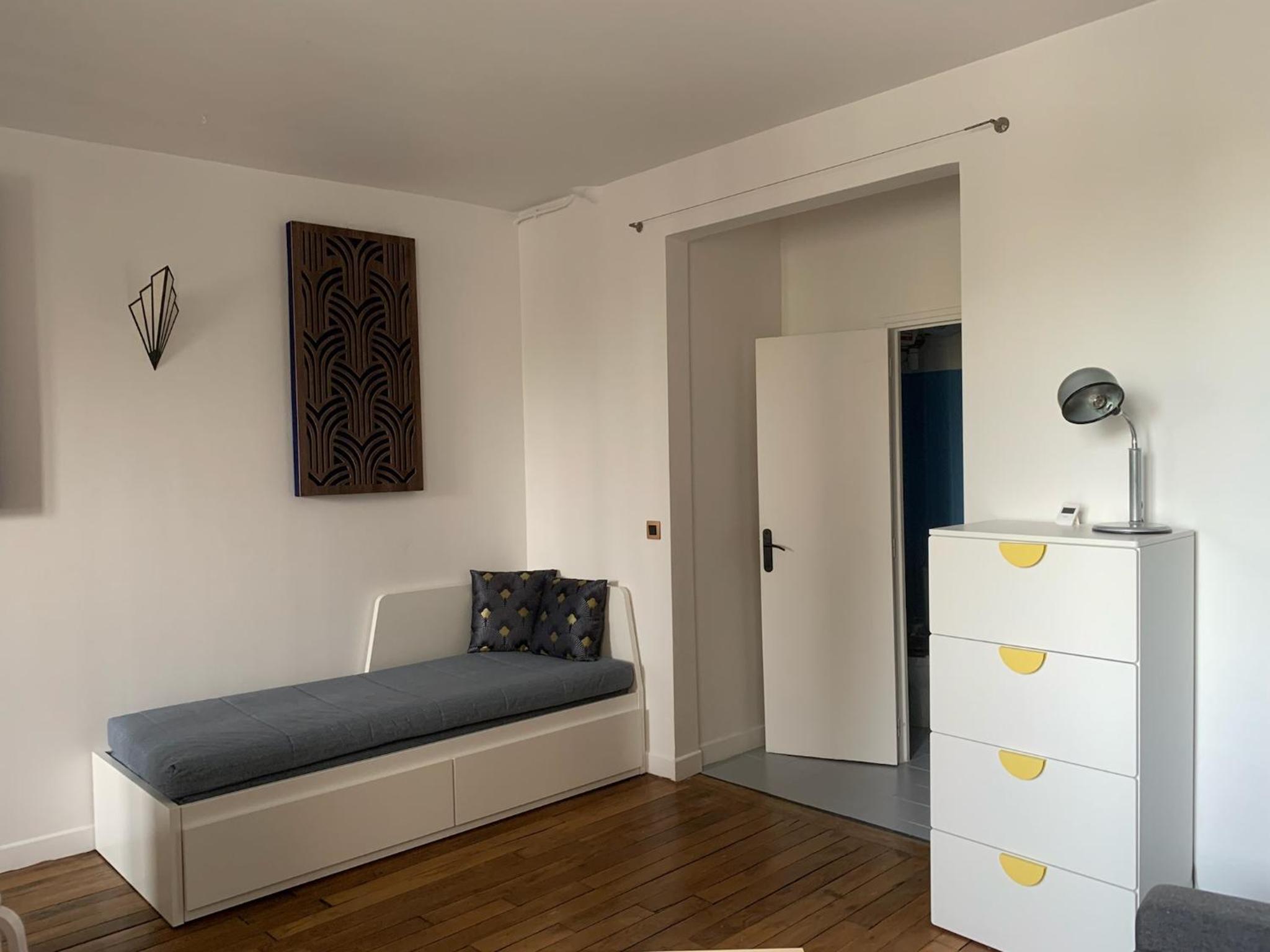 Studio perfect for 2 adults and 1 kid, and up to 2 kids - Jourdain 20e, 25mn to Louvre via line M11