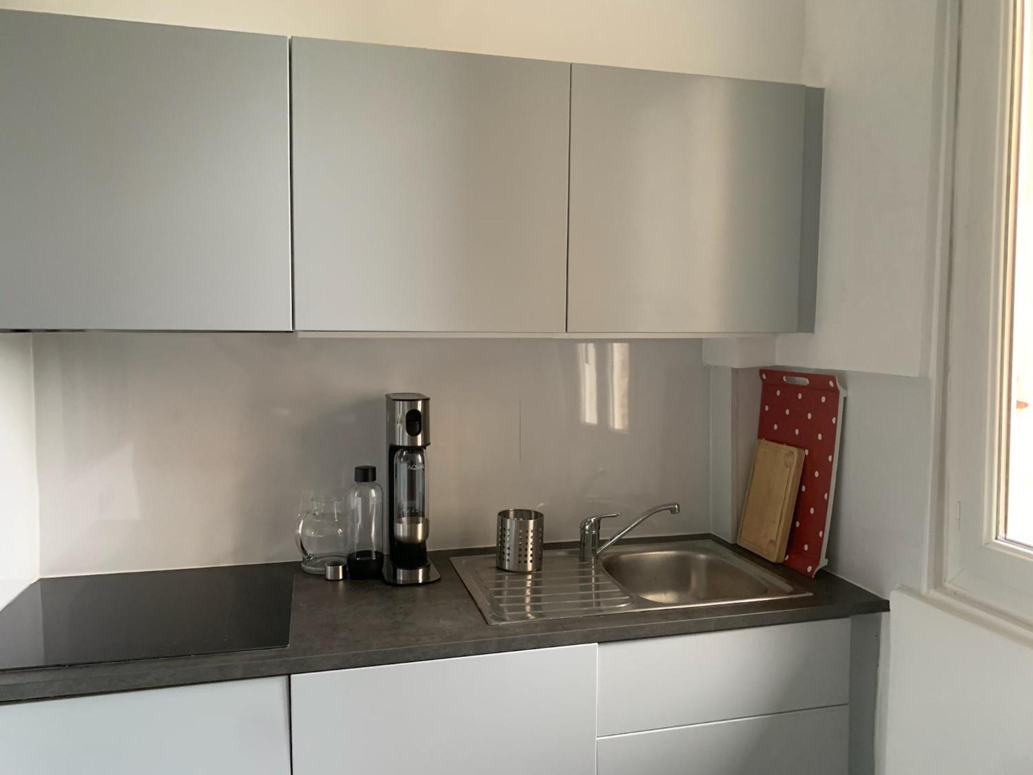 Studio perfect for 2 adults and 1 kid, and up to 2 kids - Jourdain 20e, 25mn to Louvre via line M11