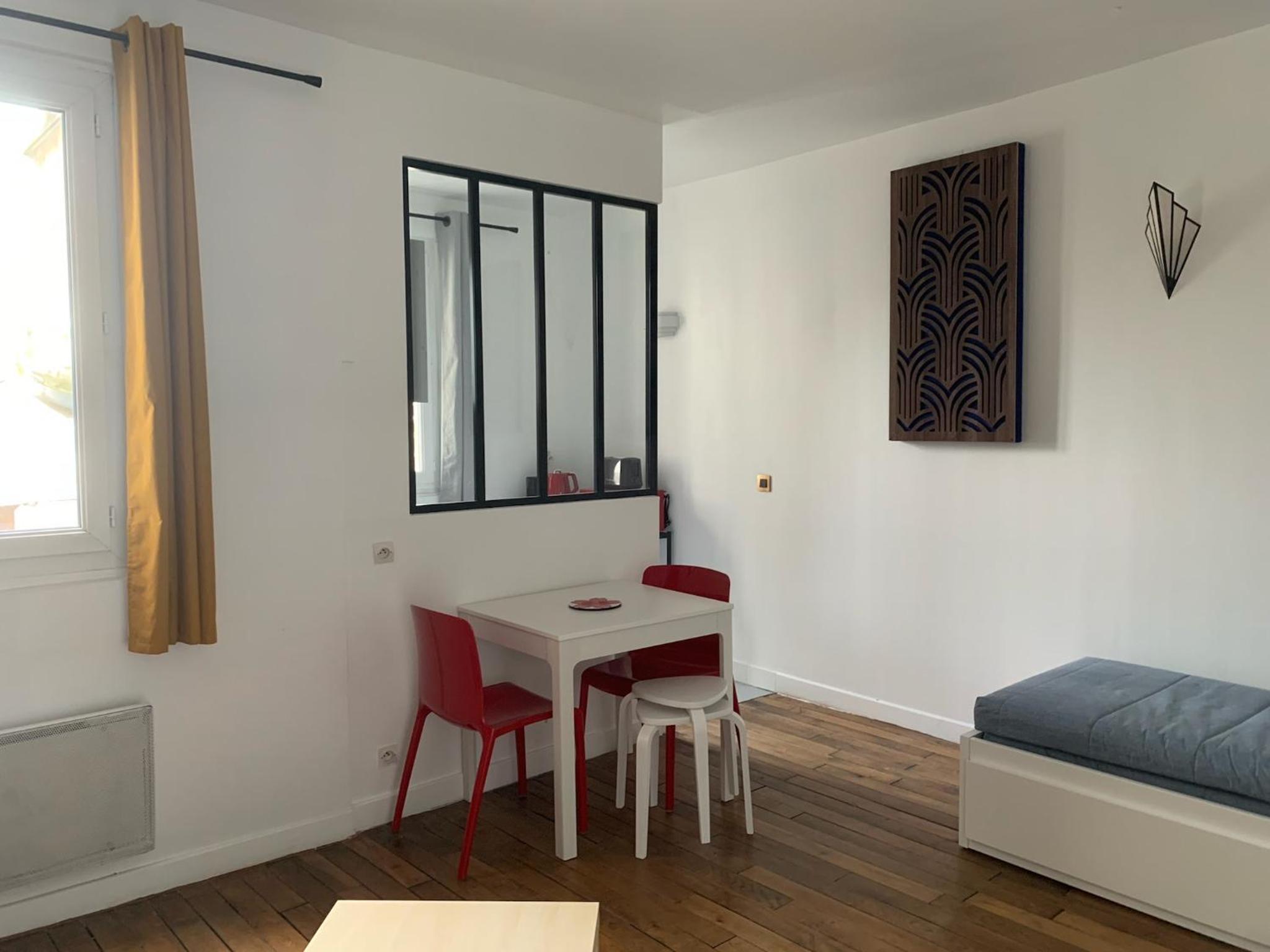 Studio perfect for 2 adults and 1 kid, and up to 2 kids - Jourdain 20e, 25mn to Louvre via line M11