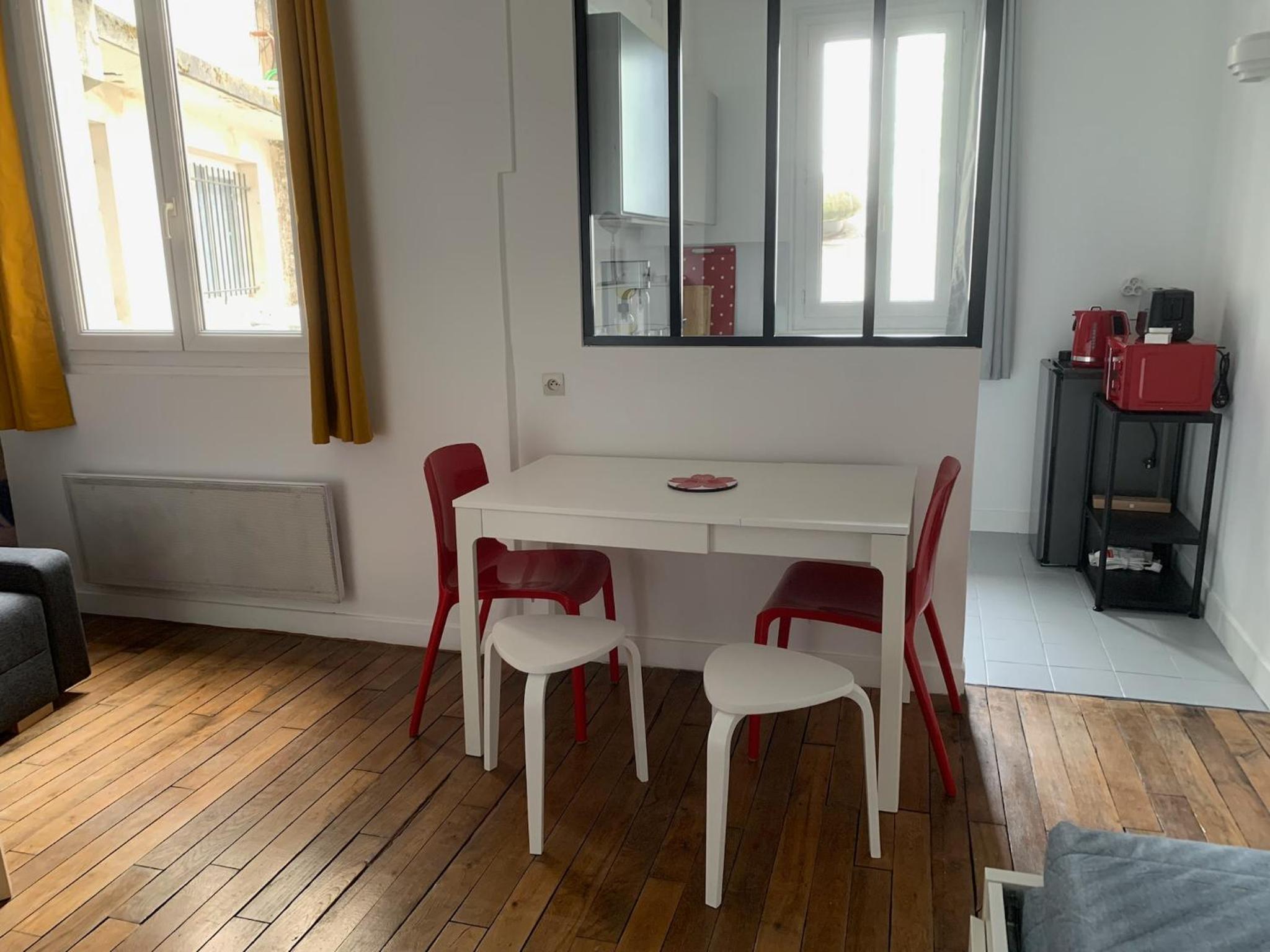 Studio perfect for 2 adults and 1 kid, and up to 2 kids - Jourdain 20e, 25mn to Louvre via line M11