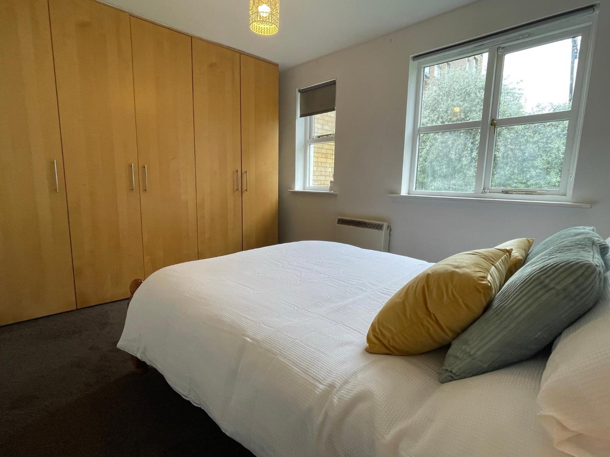 Surrey Docks London near Canada Water Easy Access to Canary Wharf Pier