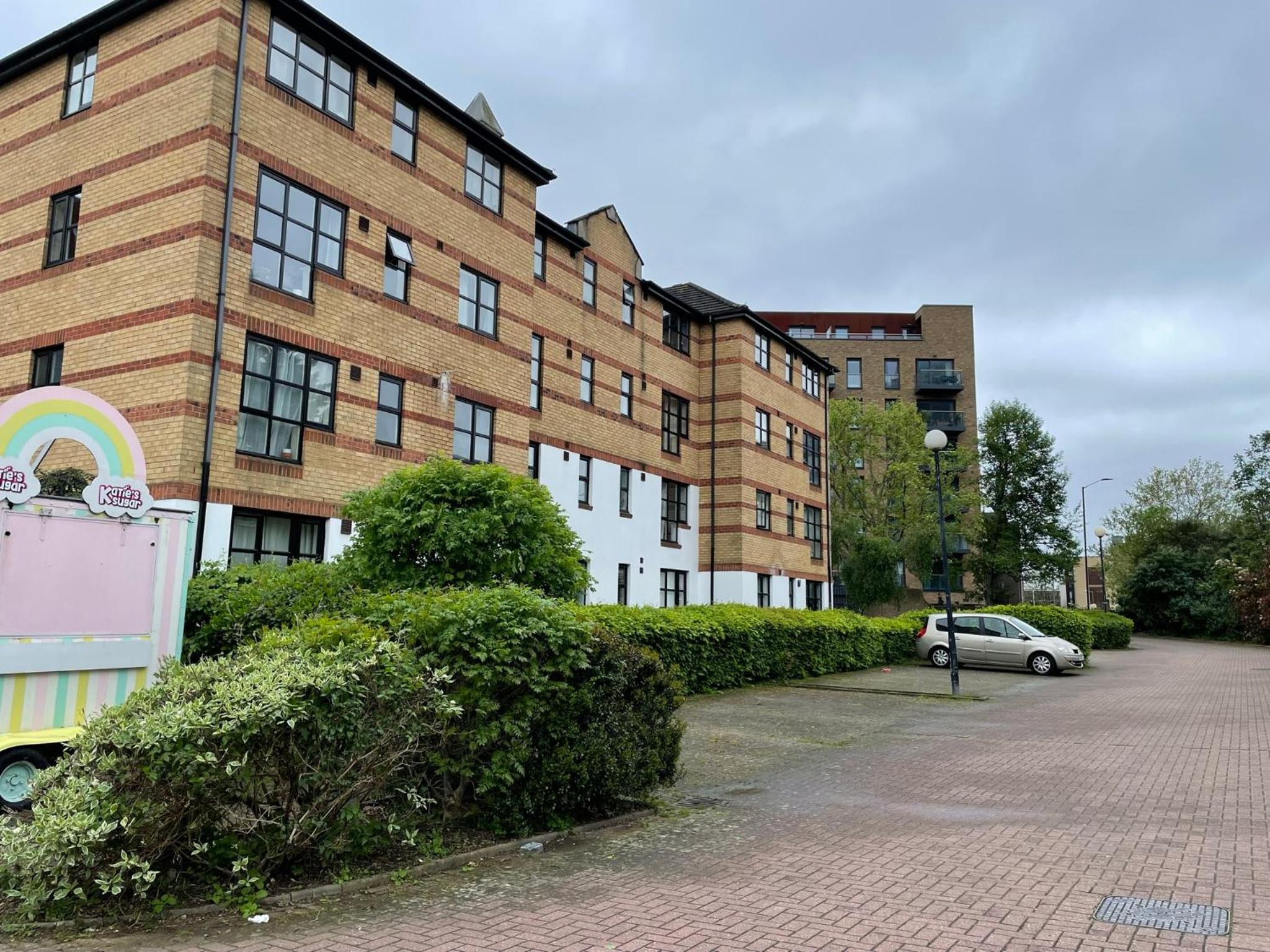 Surrey Docks London near Canada Water Easy Access to Canary Wharf Pier