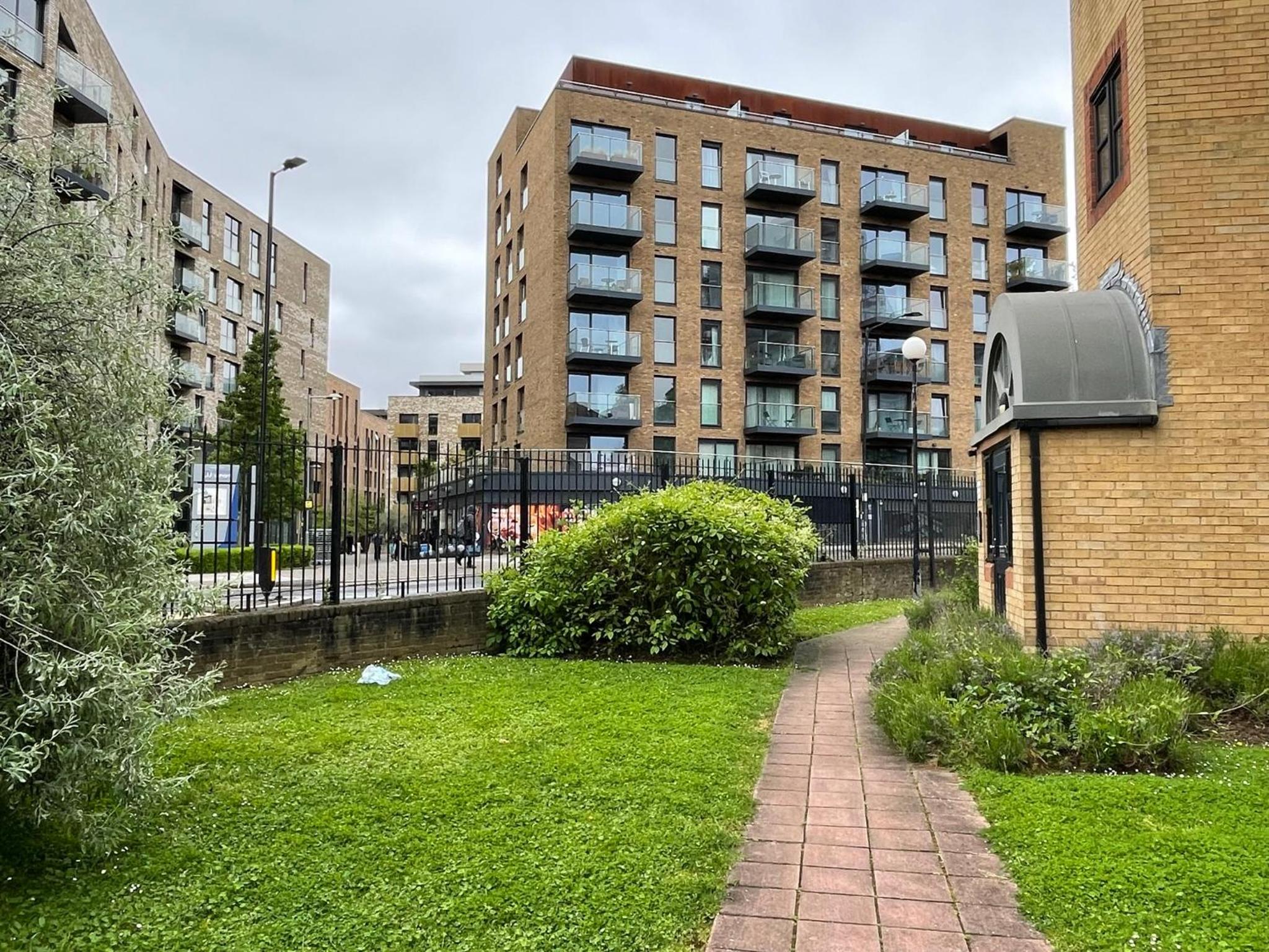 Surrey Docks London near Canada Water Easy Access to Canary Wharf Pier