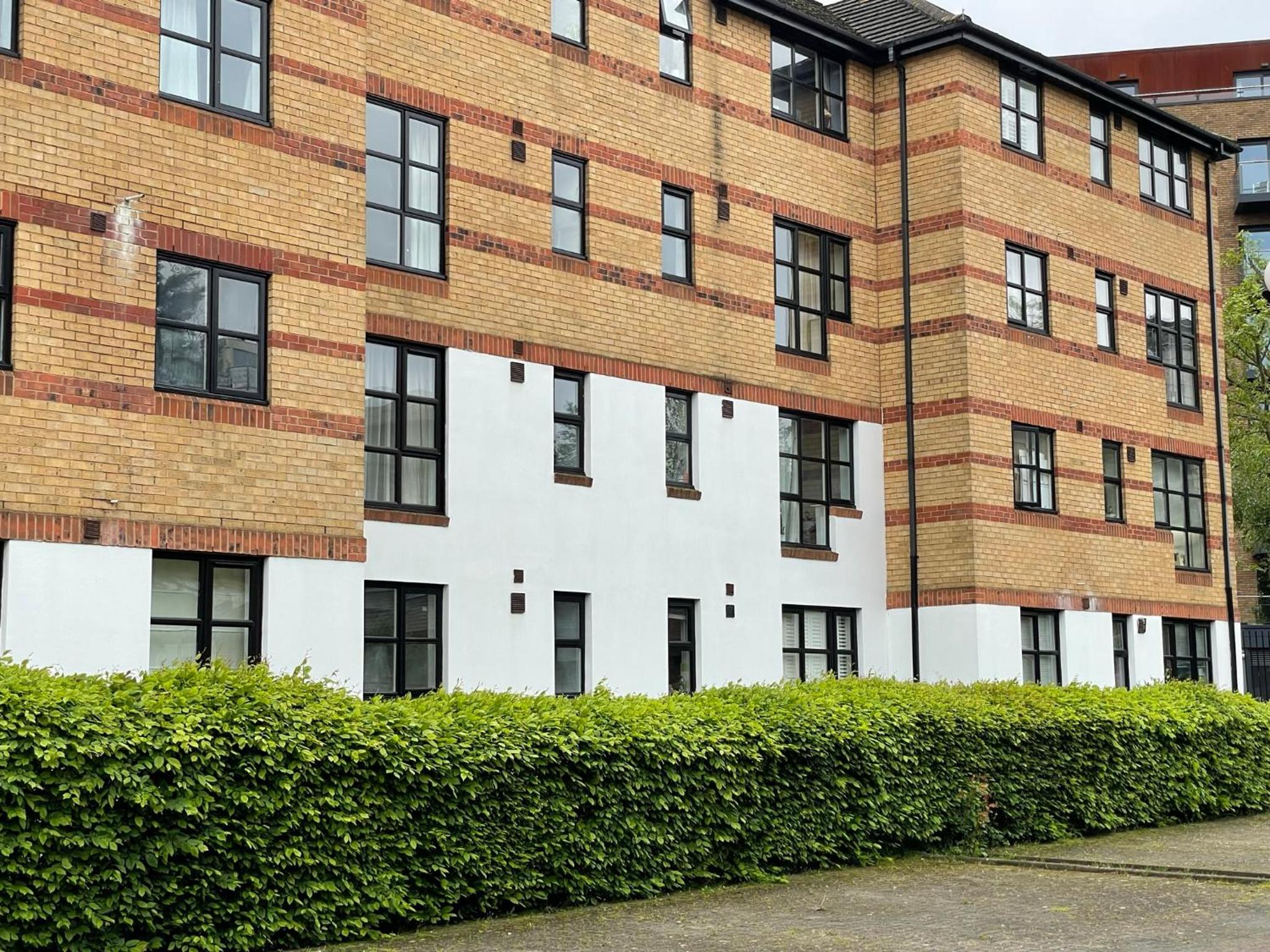Surrey Docks London near Canada Water Easy Access to Canary Wharf Pier