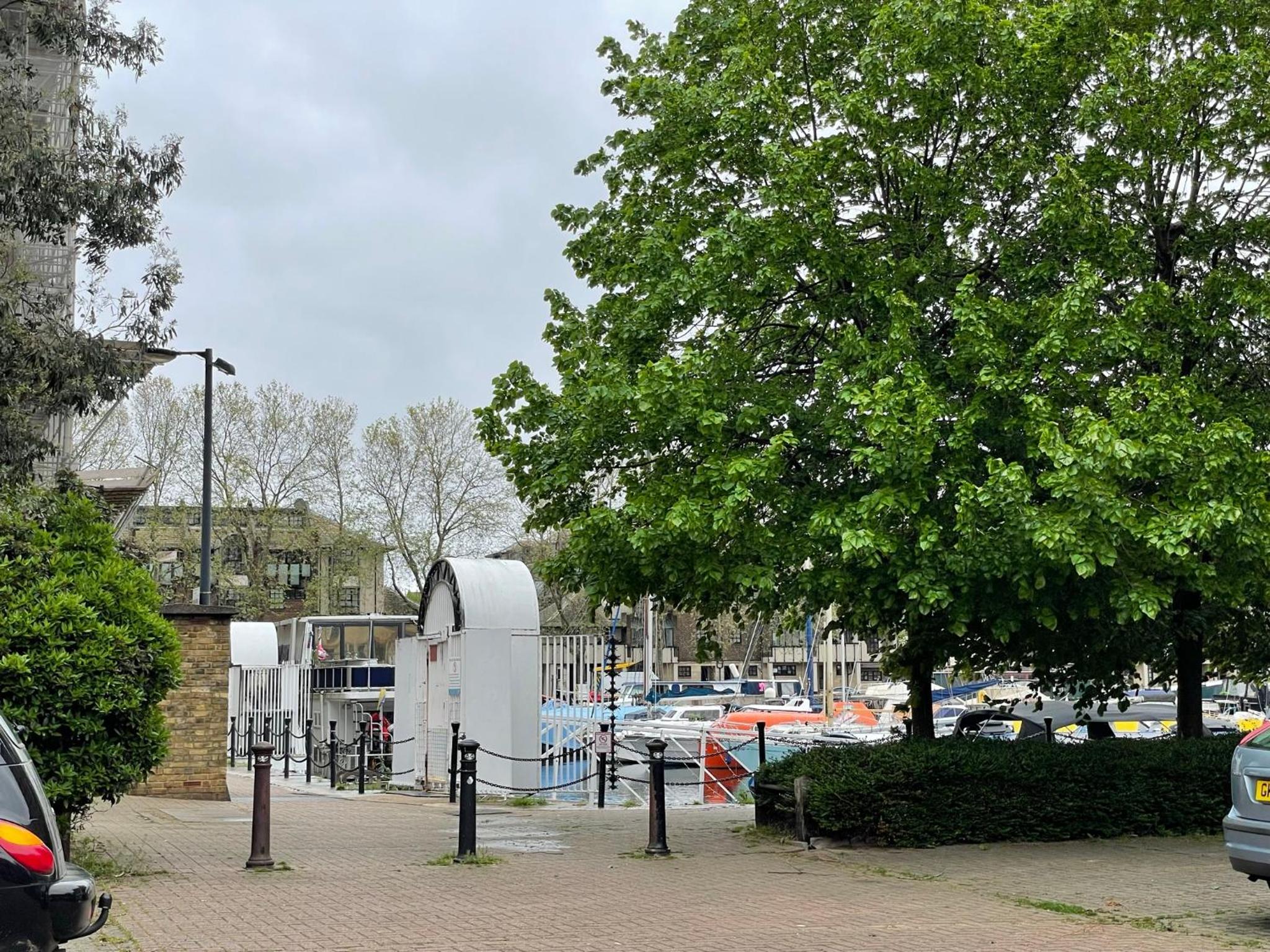 Surrey Docks London near Canada Water Easy Access to Canary Wharf Pier