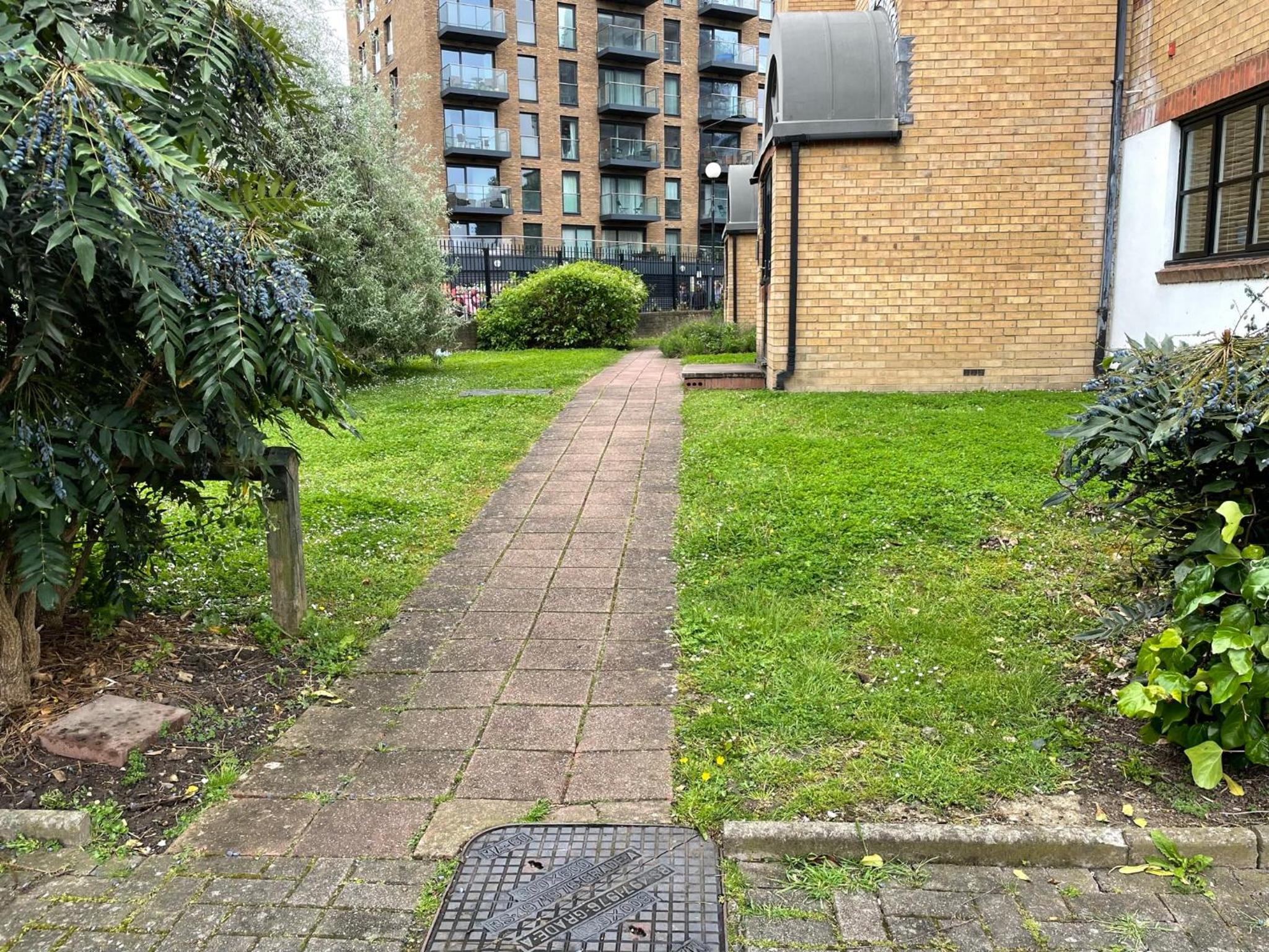 Surrey Docks London near Canada Water Easy Access to Canary Wharf Pier