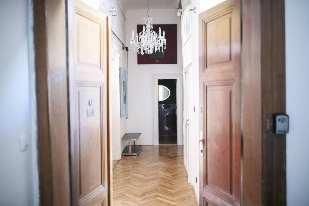 King Charles Apartment