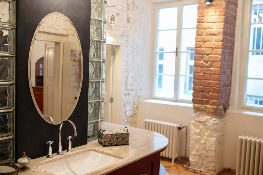 King Charles Apartment