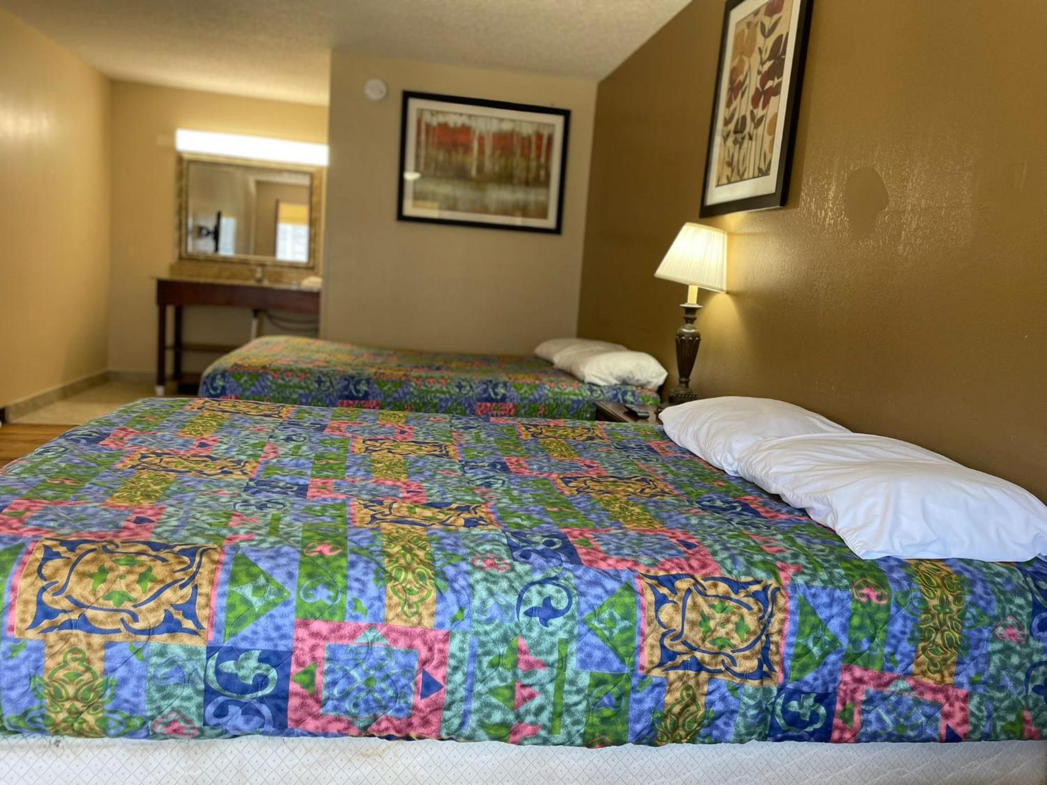 DELUXE INN