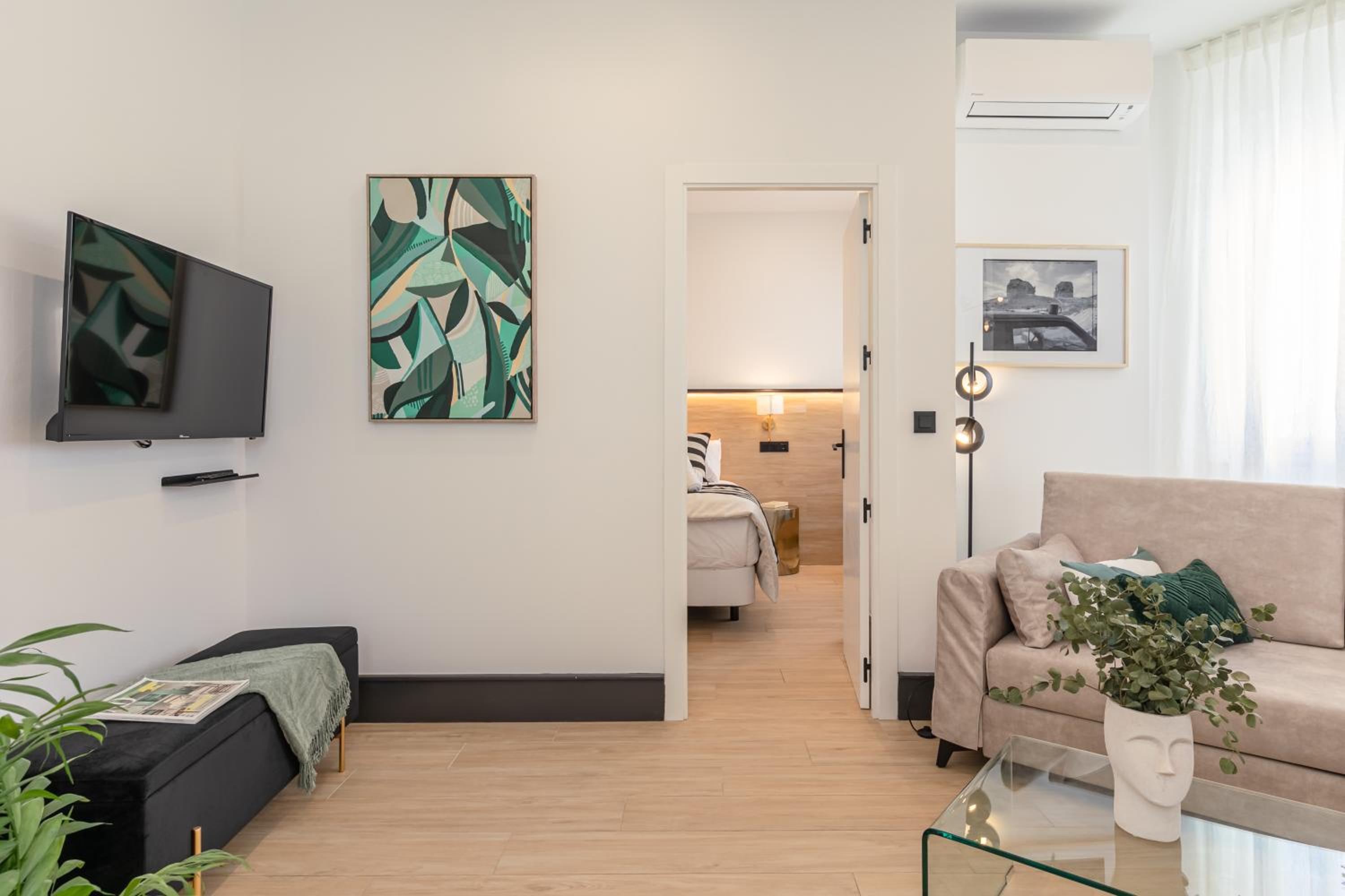 ISG Apartments Catedral
