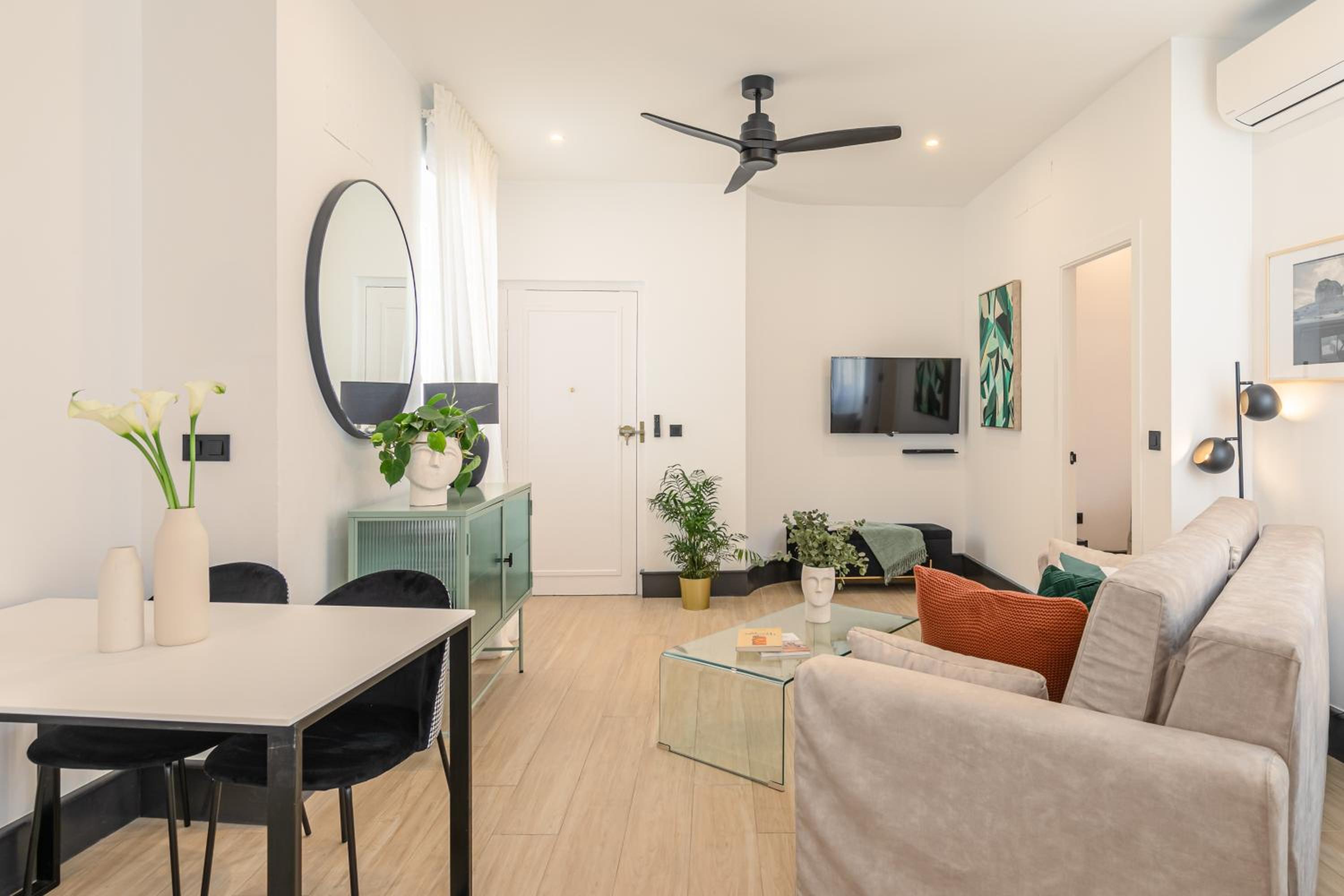 ISG Apartments Catedral