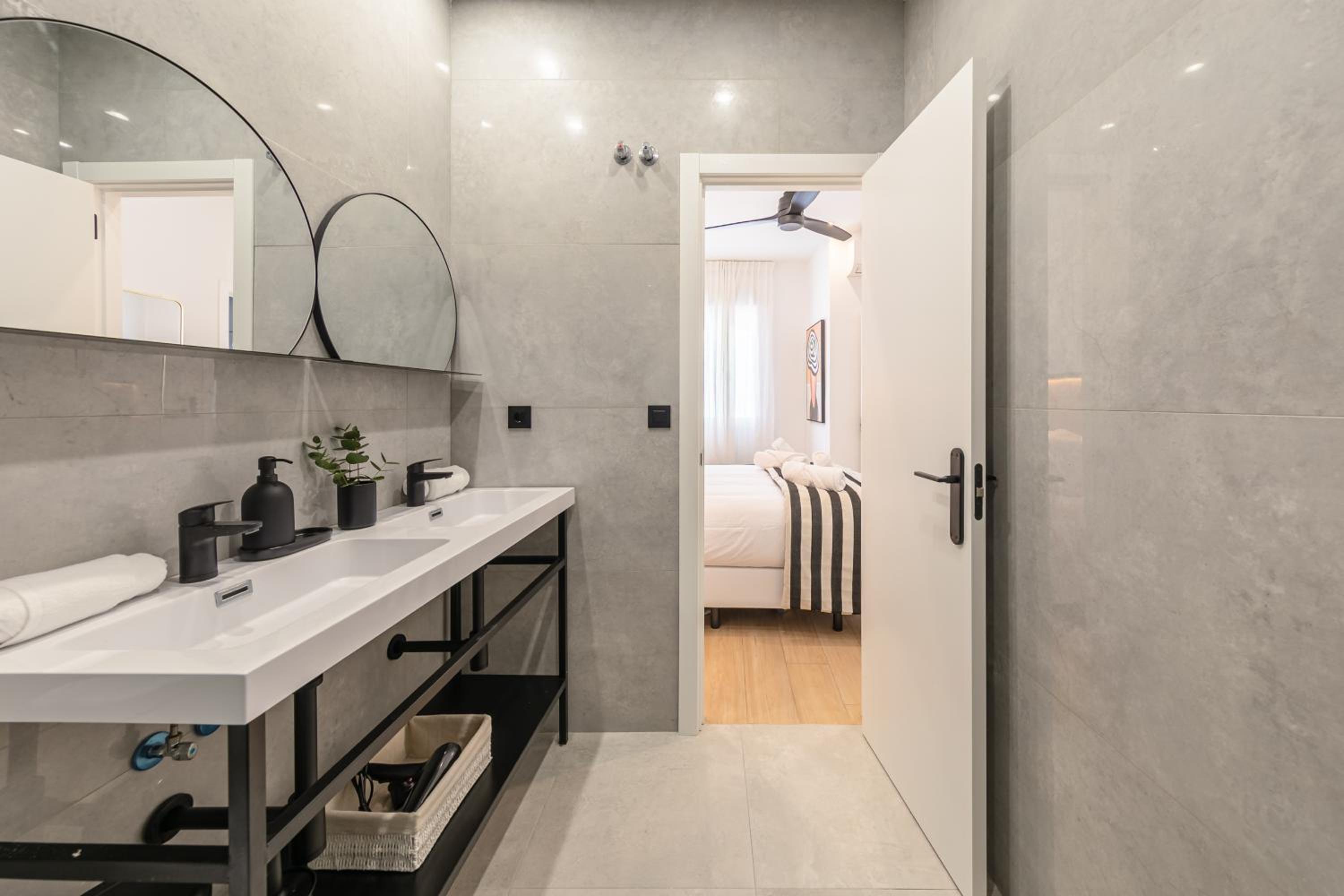 ISG Apartments Catedral
