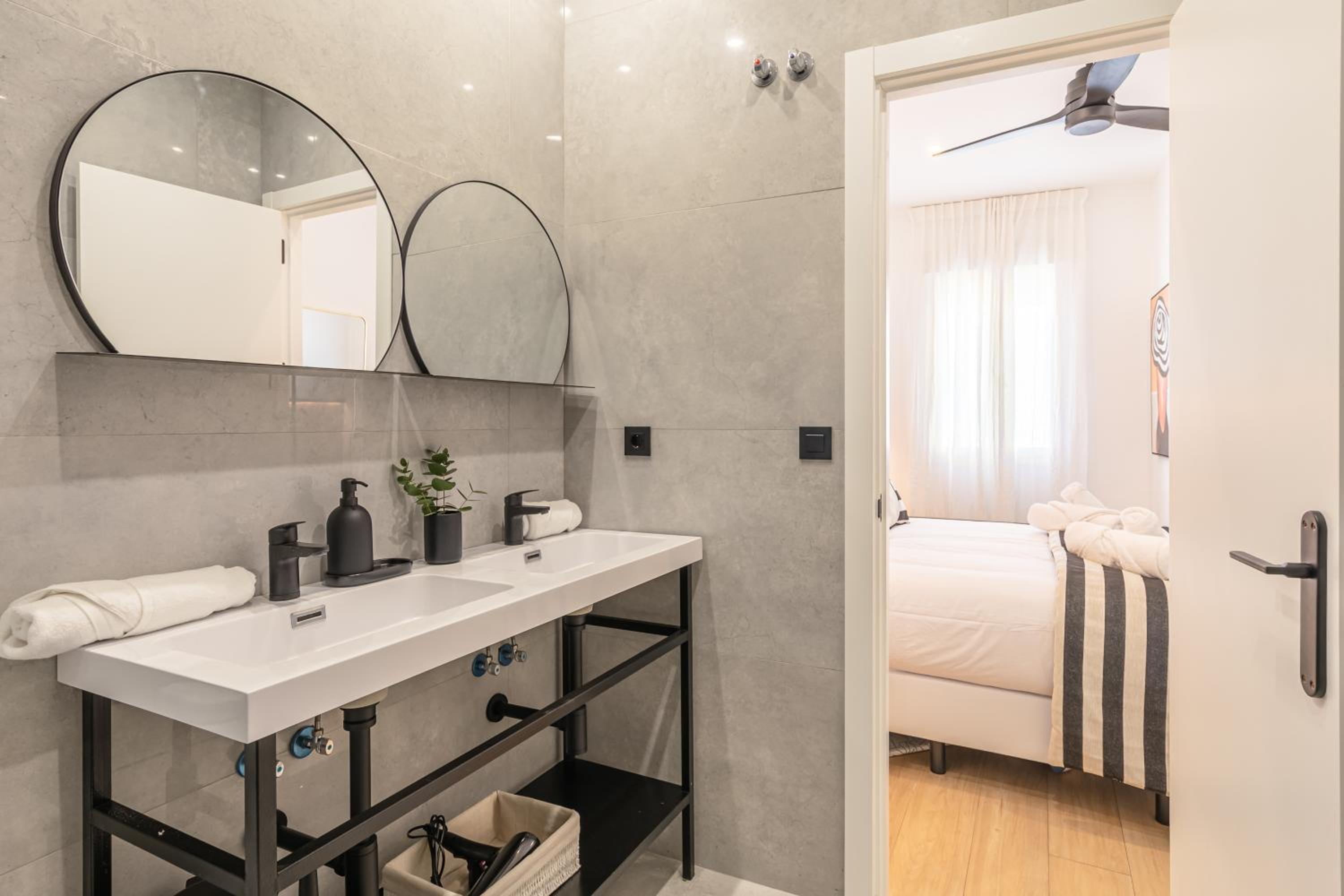 ISG Apartments Catedral