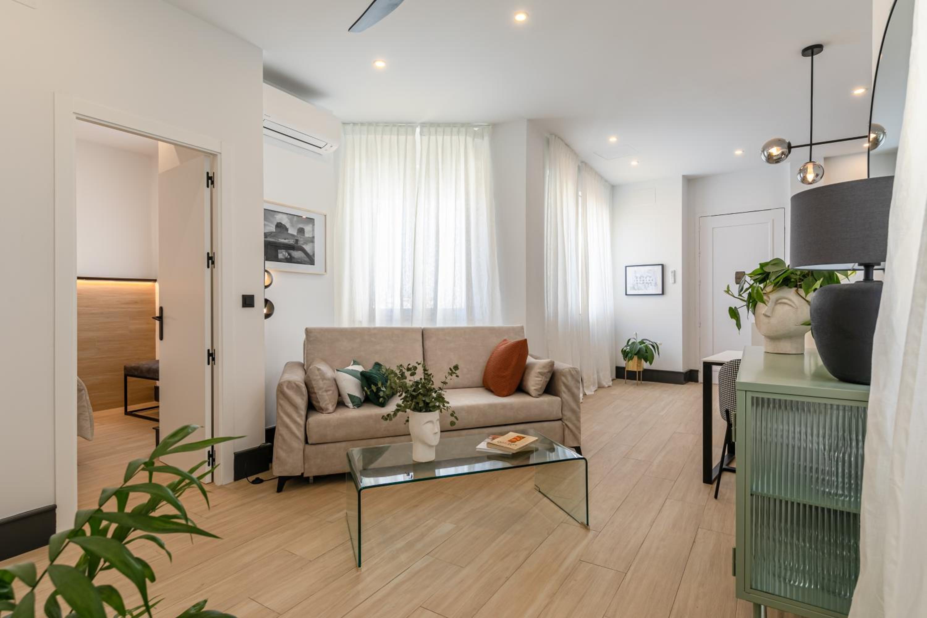 ISG Apartments Catedral