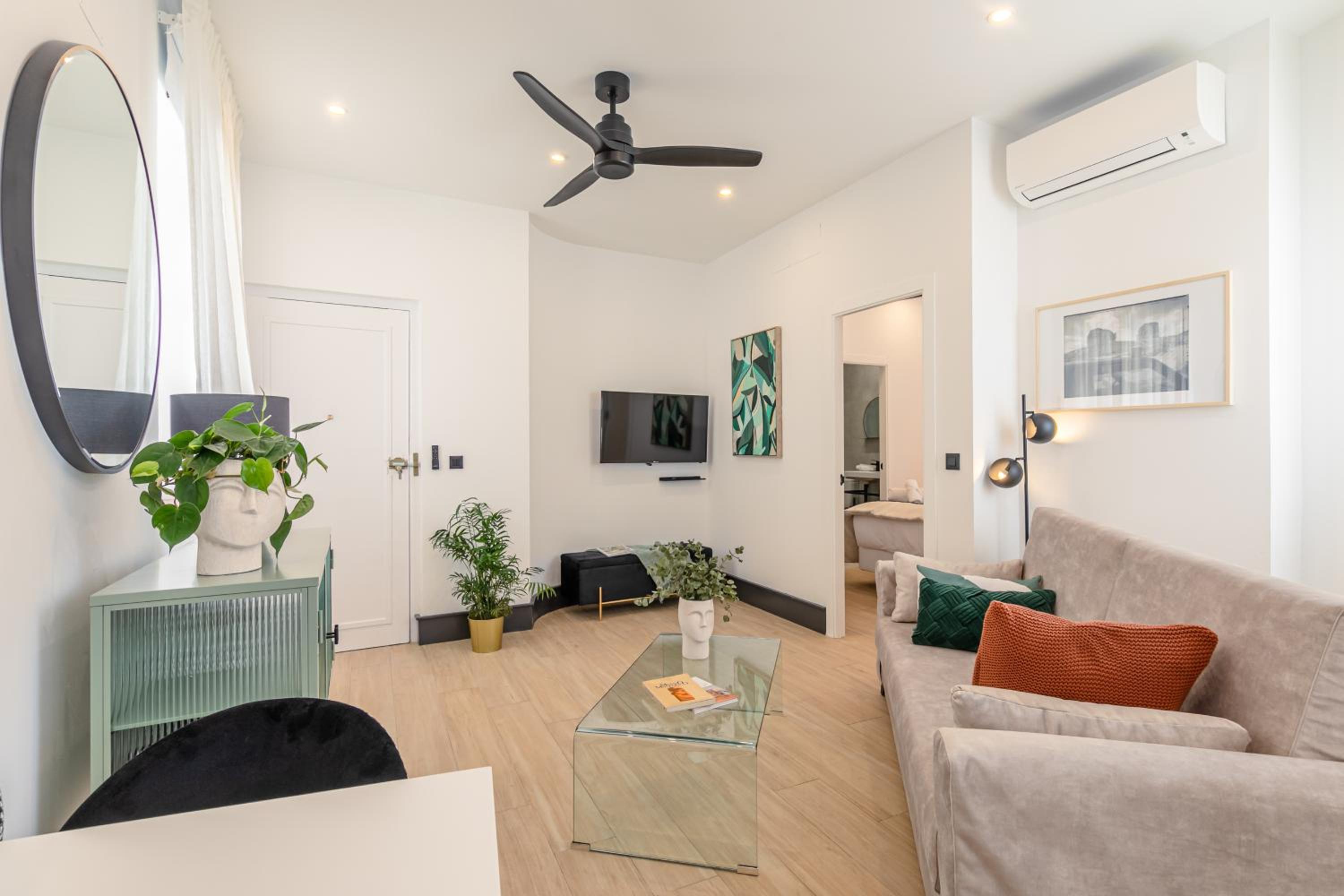 ISG Apartments Catedral