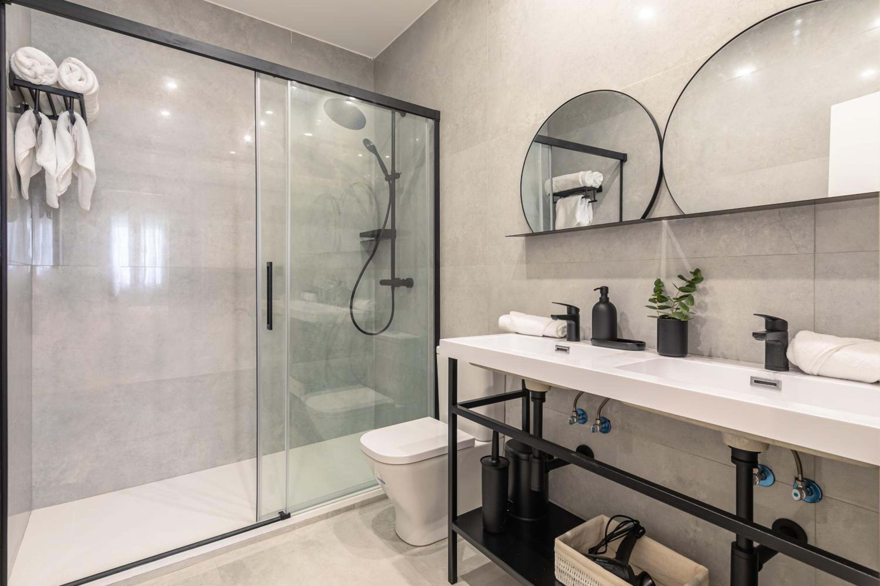 ISG Apartments Catedral