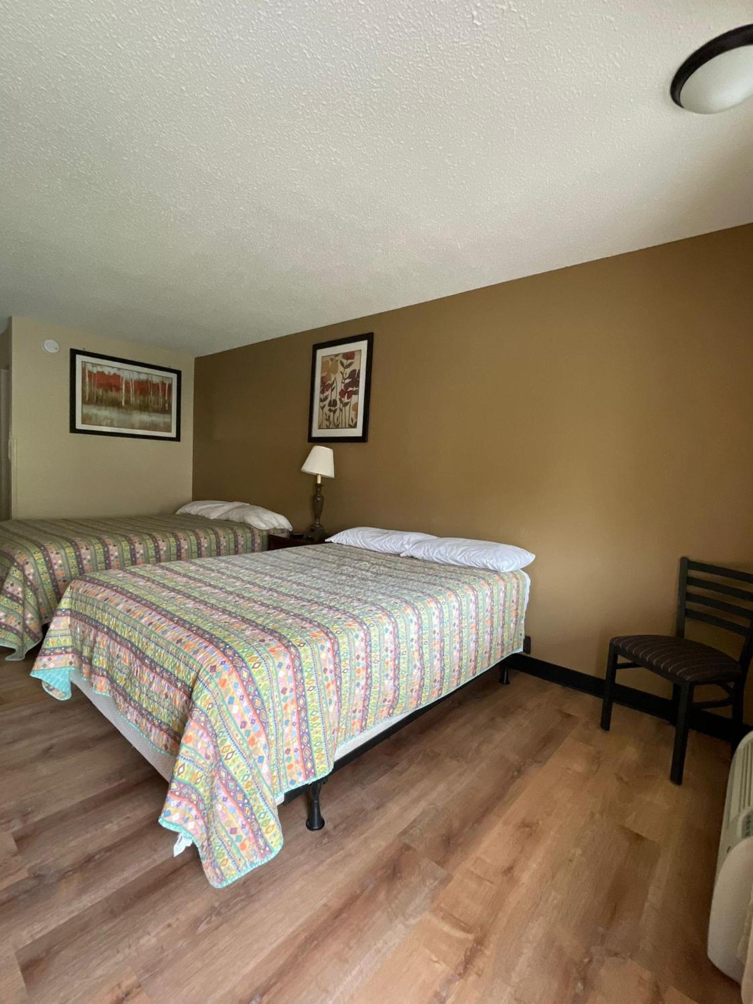 DELUXE INN