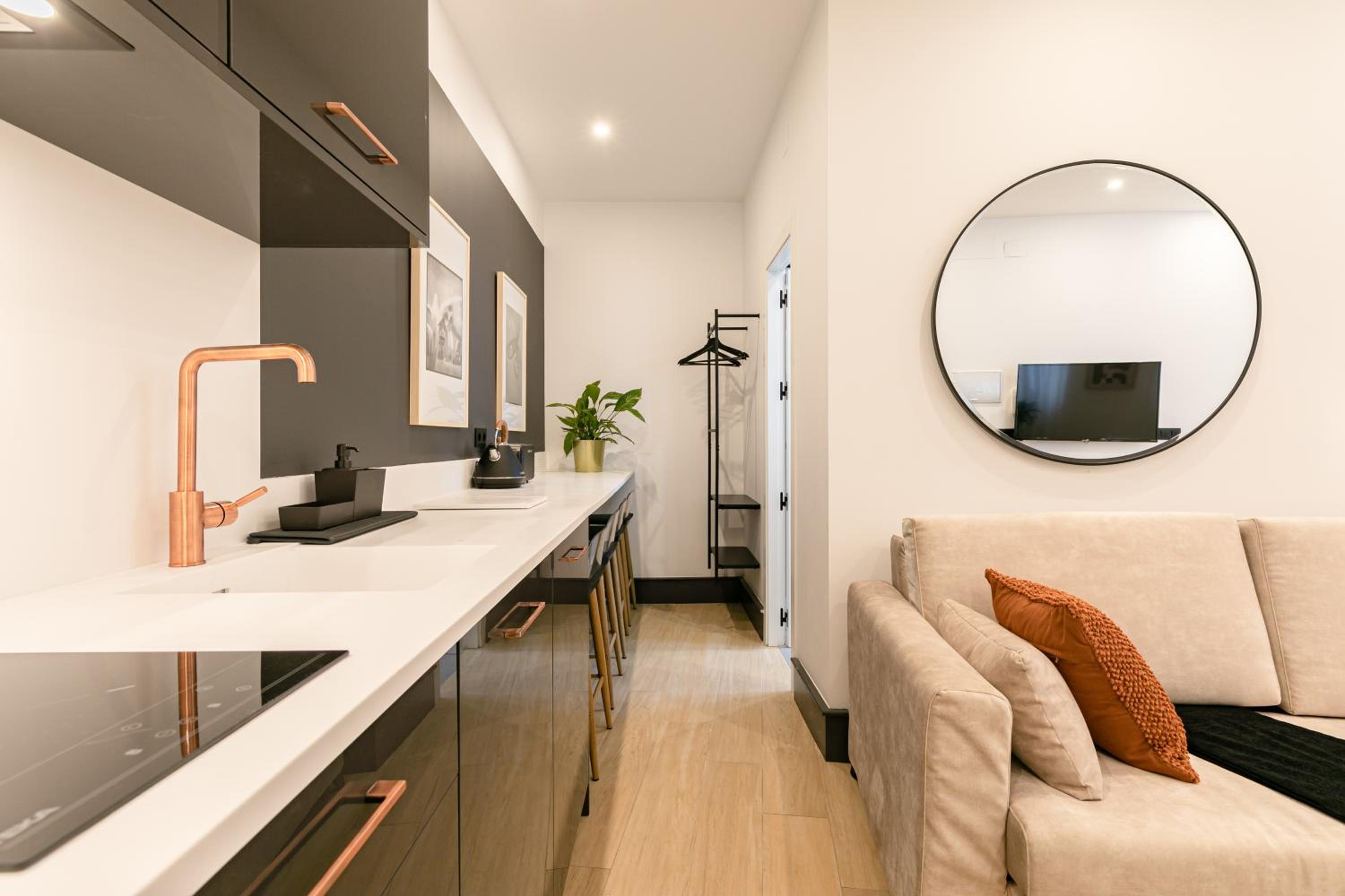 ISG Apartments Catedral