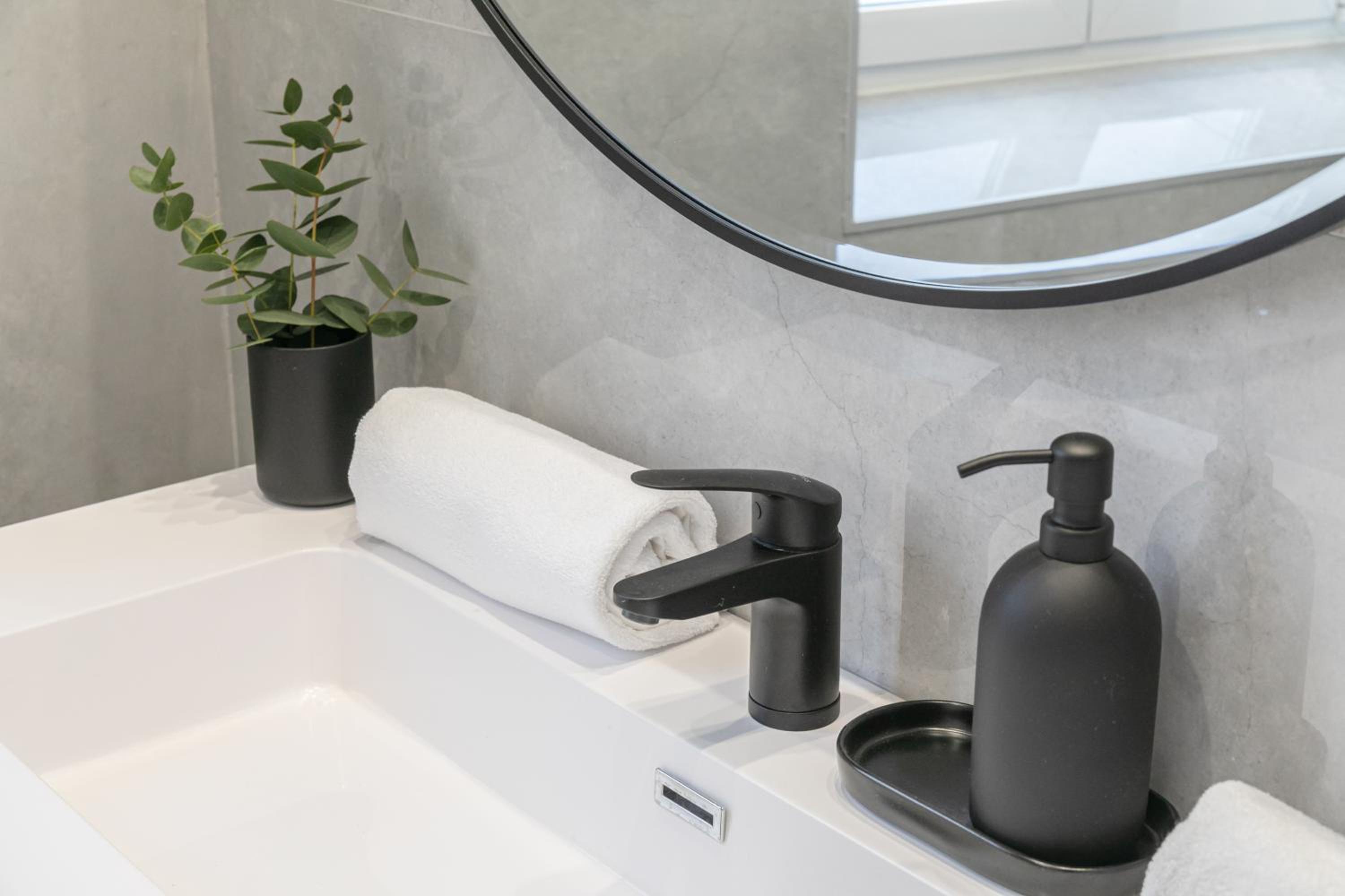 ISG Apartments Catedral