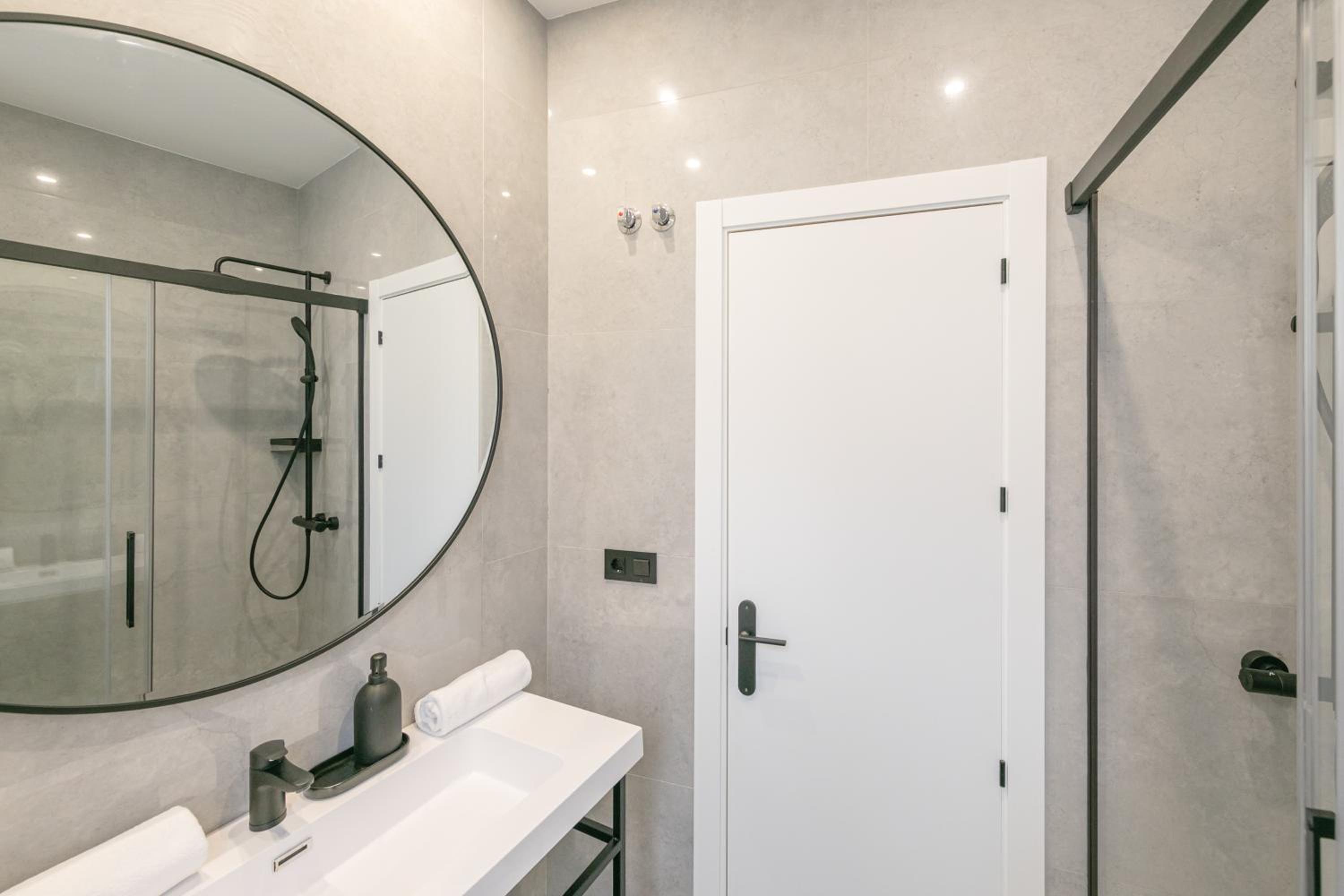 ISG Apartments Catedral