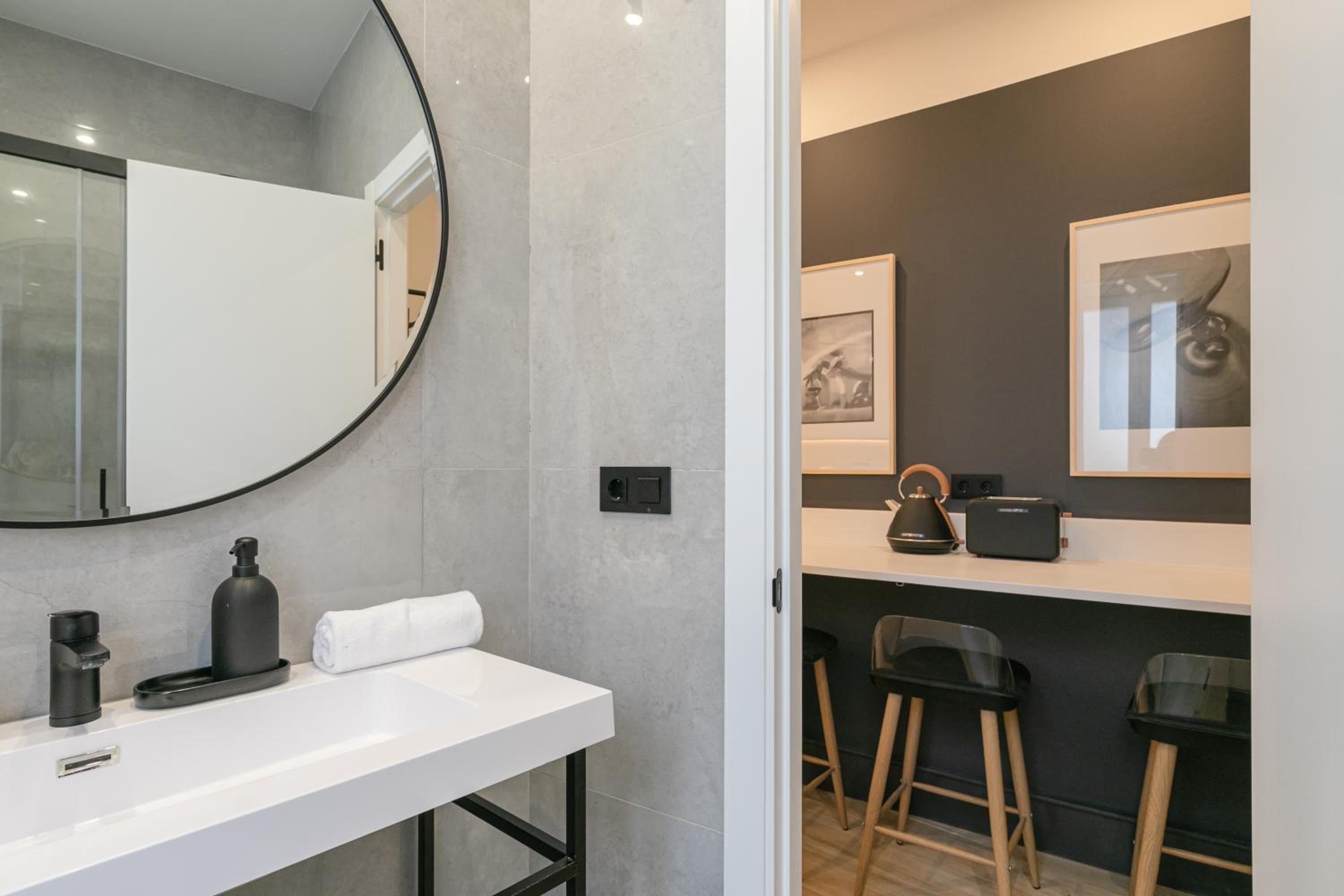 ISG Apartments Catedral