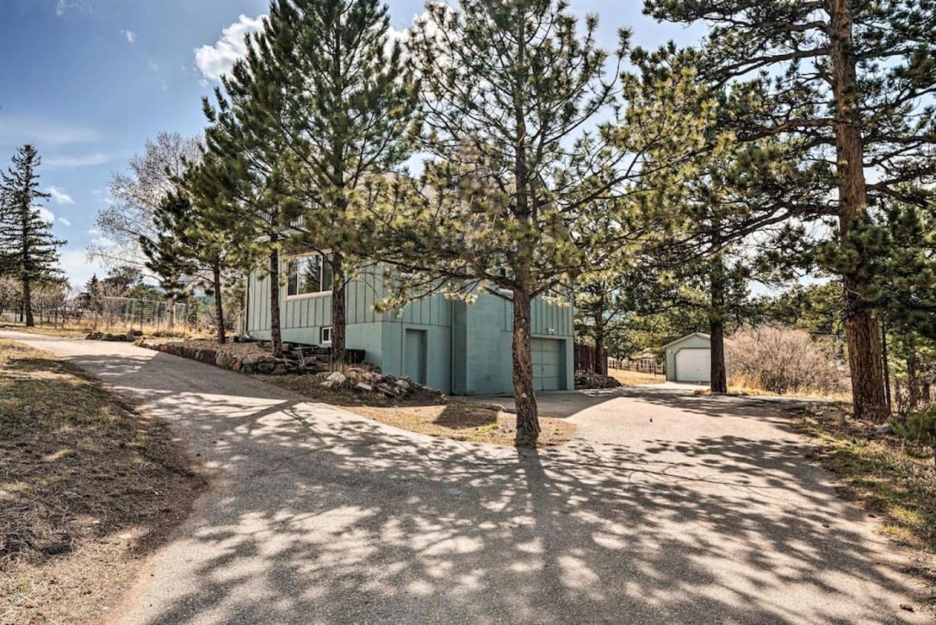 4 bed 2 bath home located near Rocky Mountain National Park view 2