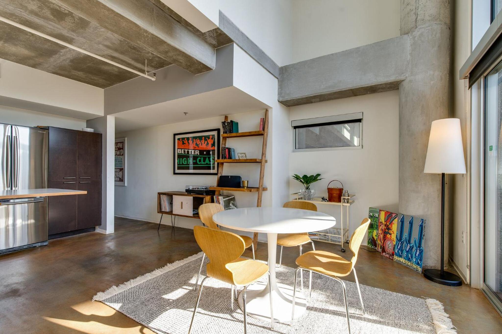 Artsy Chic 1BR Condo 30day min with WiFi AC Parking TV Furnished Rooftop view 2