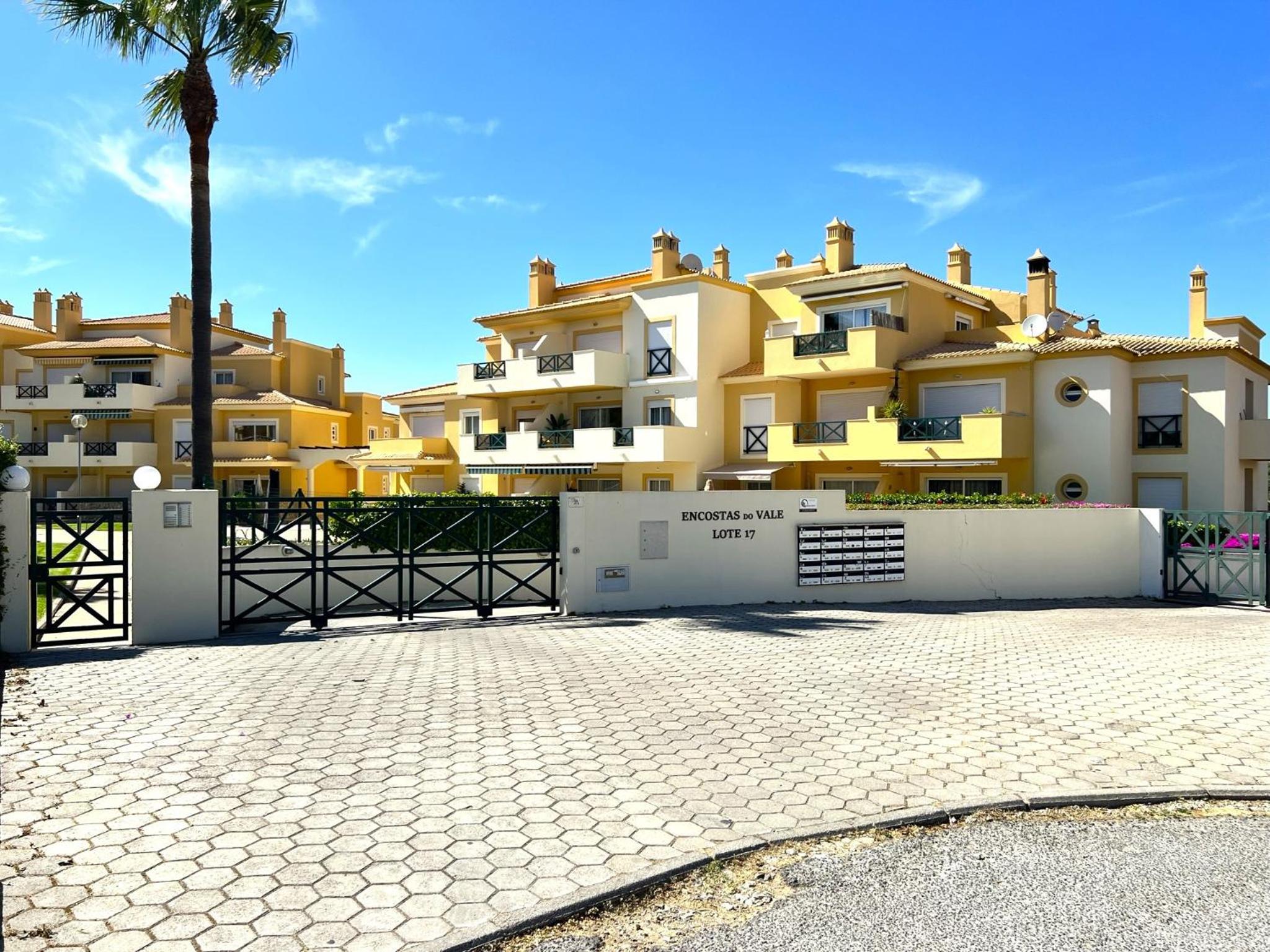 Albufeira Valley 2 With Pool by Homing view 4