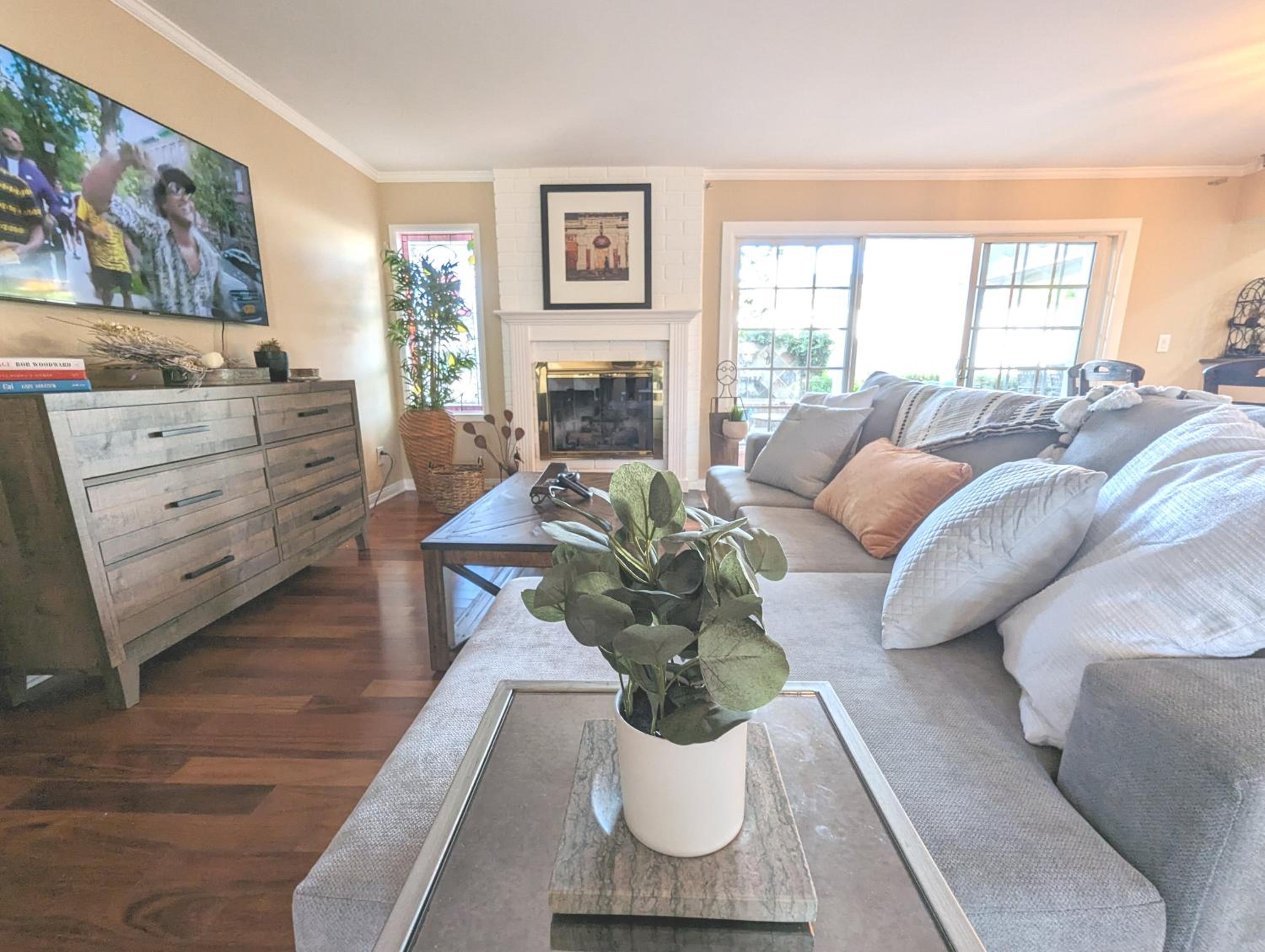 4 BR Encino Home w/ Amazing Yard, Near Everything - Property Image 43