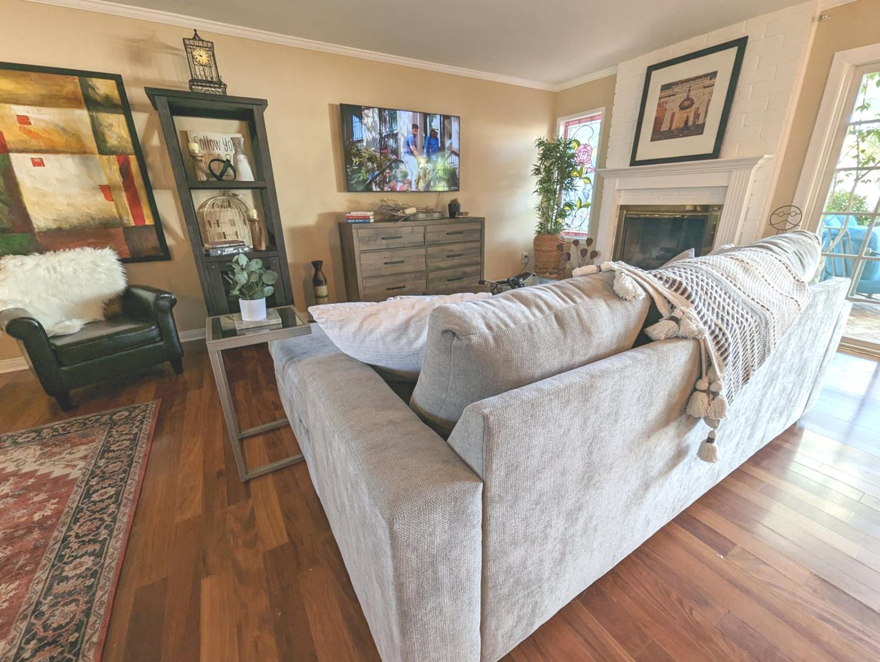 4 BR Encino Home w/ Amazing Yard, Near Everything - Property Image 30