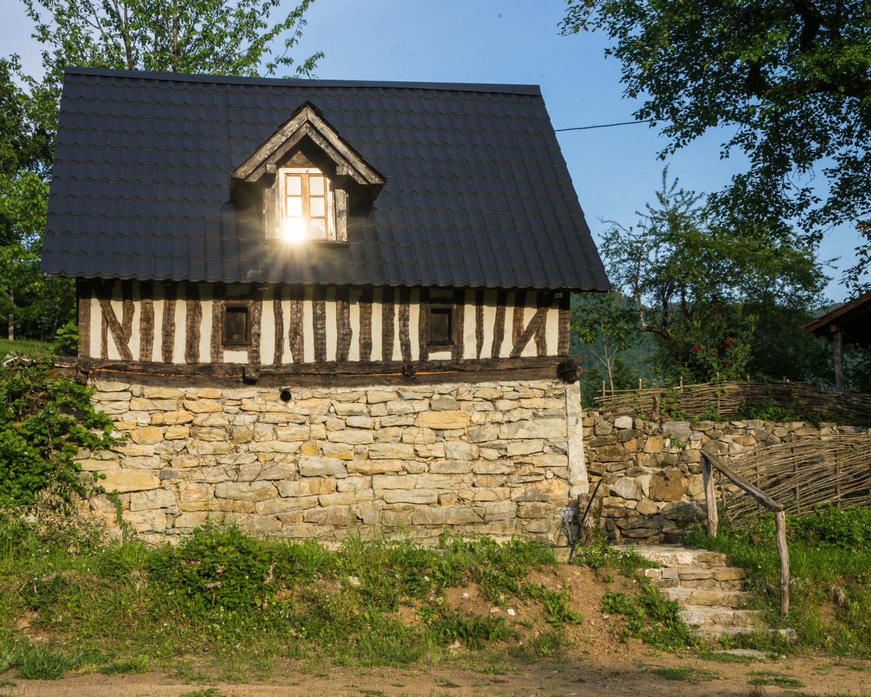 Photo 33
