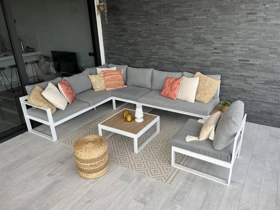 Reef View - Luxury apartment with seaview and pool