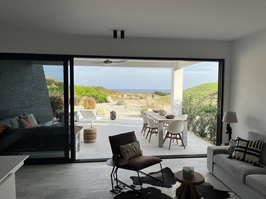 Reef View - Luxury apartment with seaview and pool