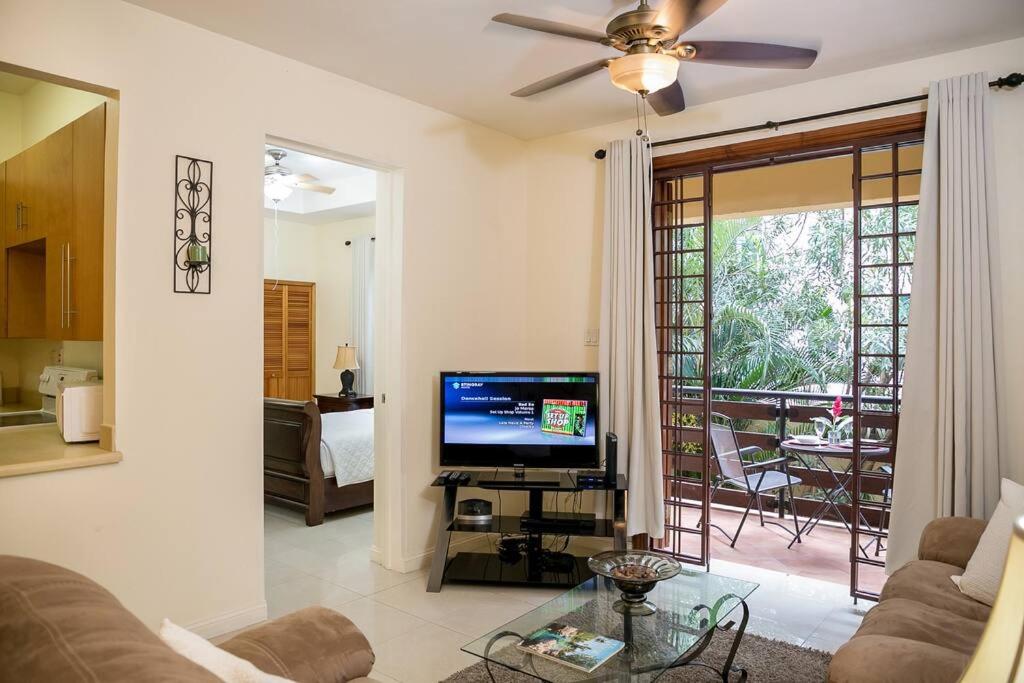 Choose To Be Happy at the Argyle - One Bedroom with Pool view 5