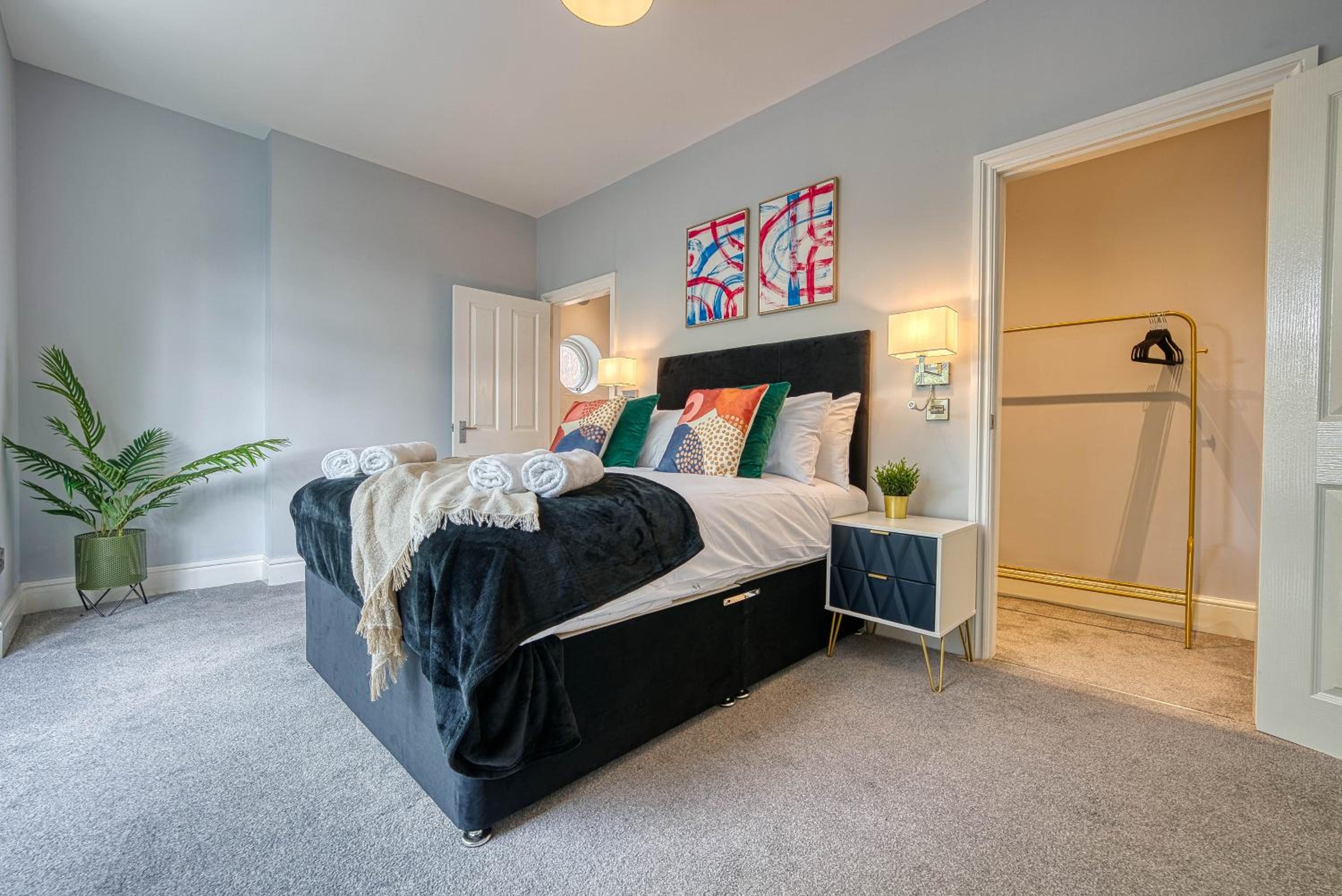 Spacious House in Nottingham - Sleeps 16 view 4