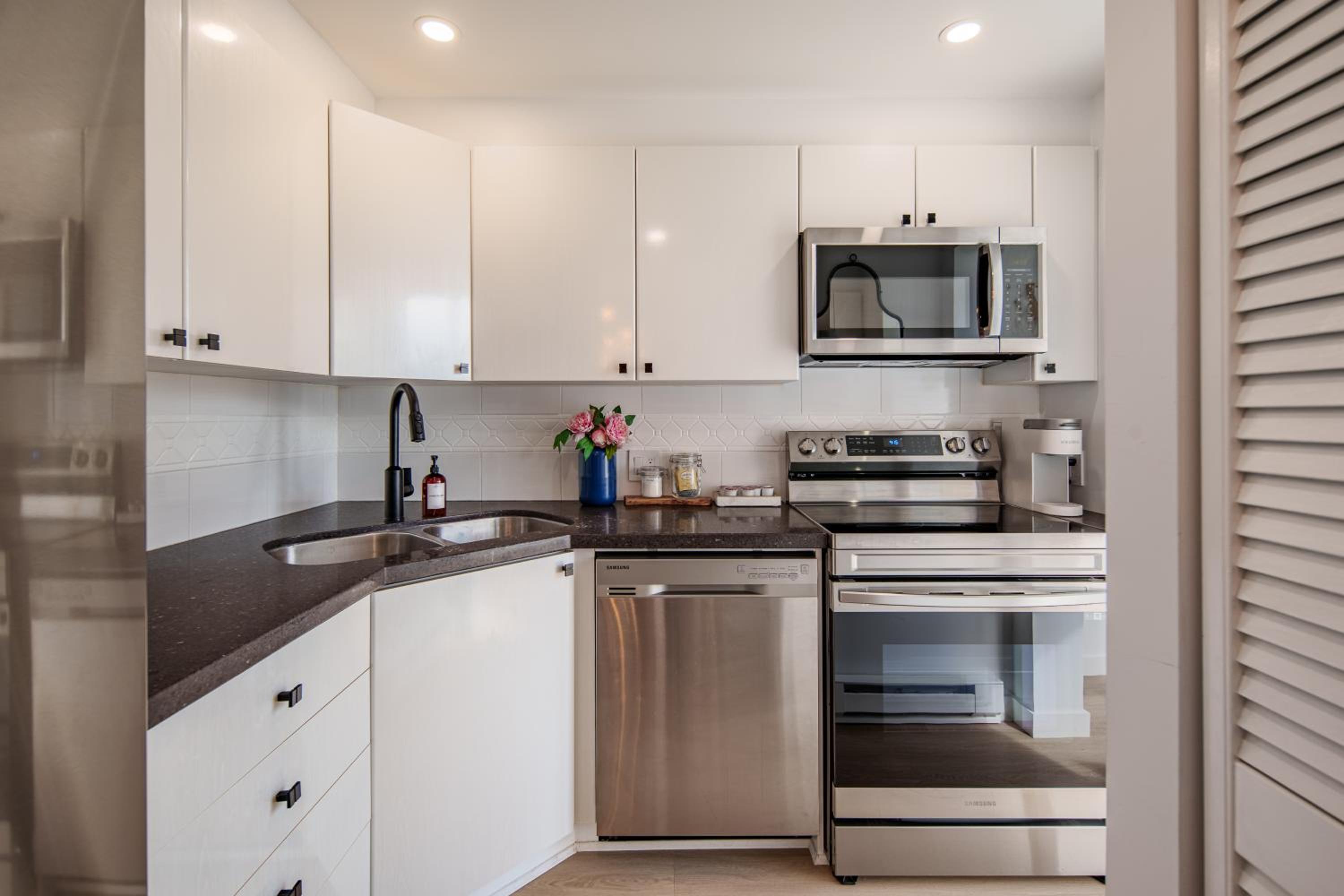 Best Location Downtown Chic Suites