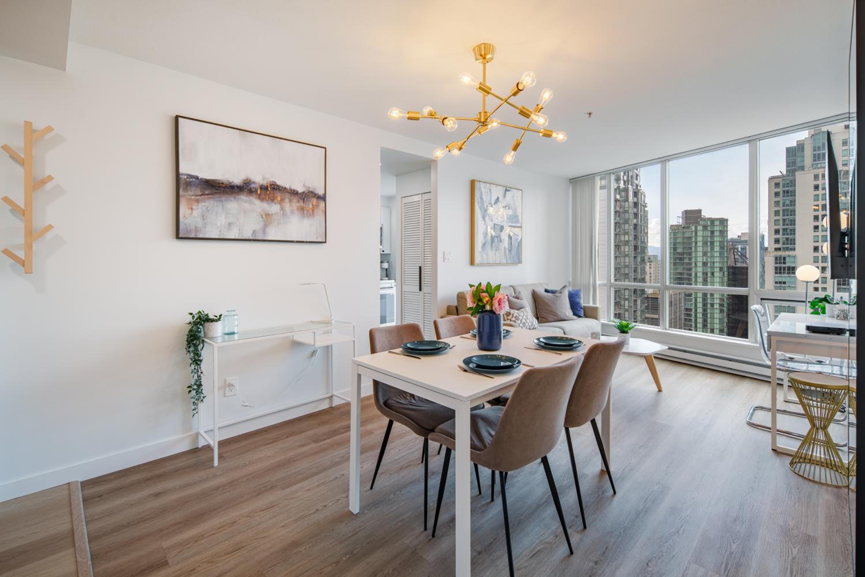 Best Location Downtown Chic Suites