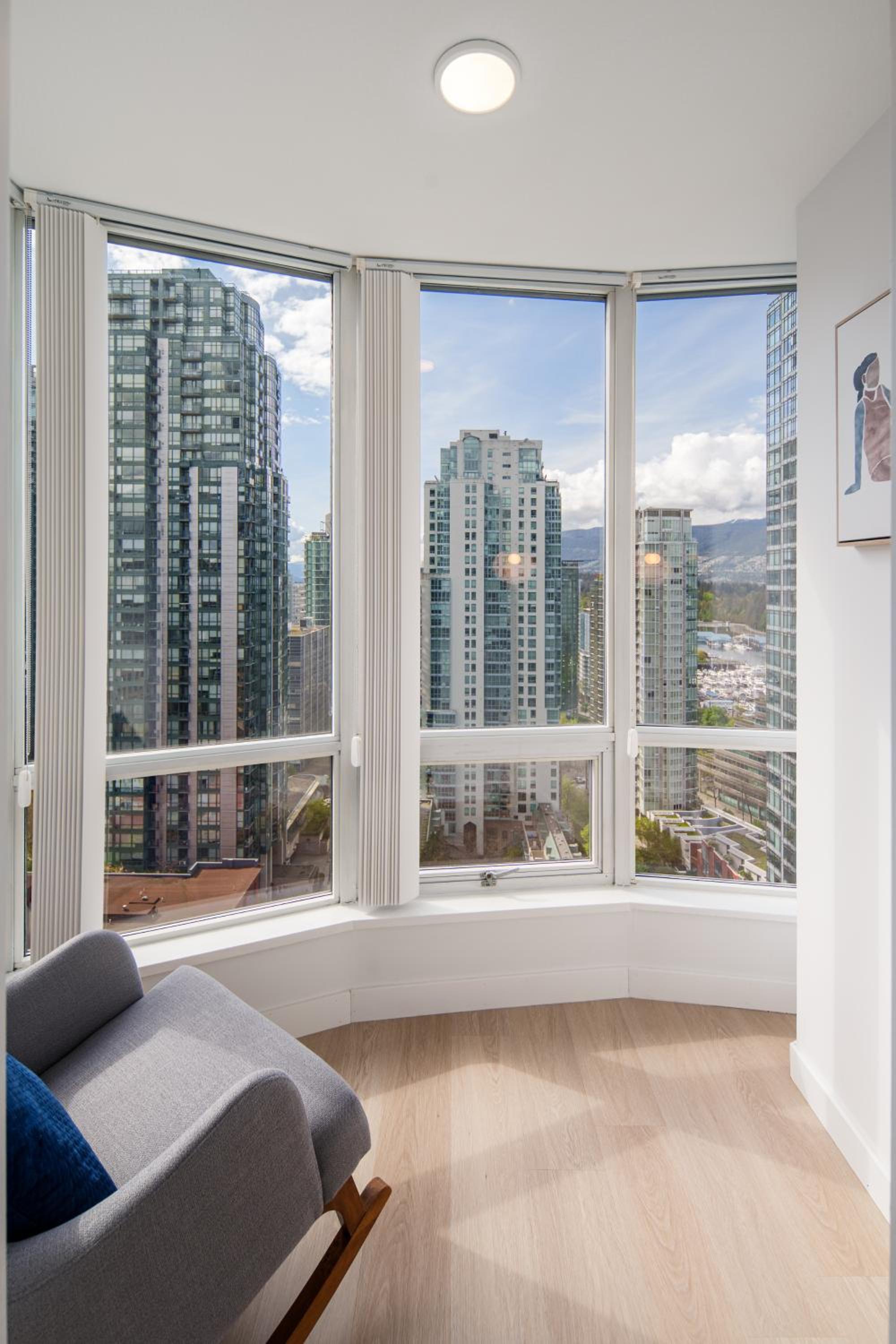 Best Location Downtown Chic Suites