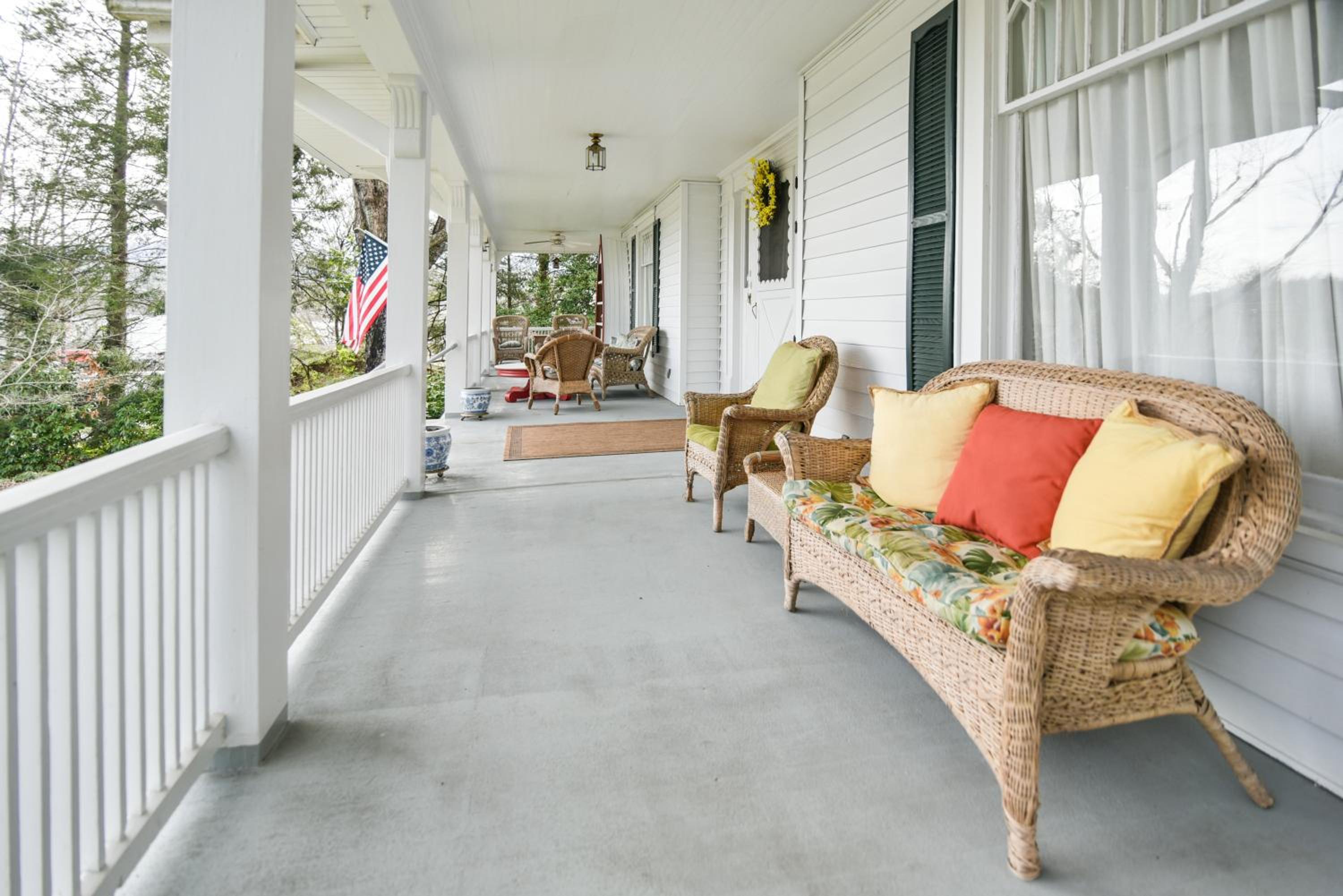 Love Lane Bed & Breakfast view 3