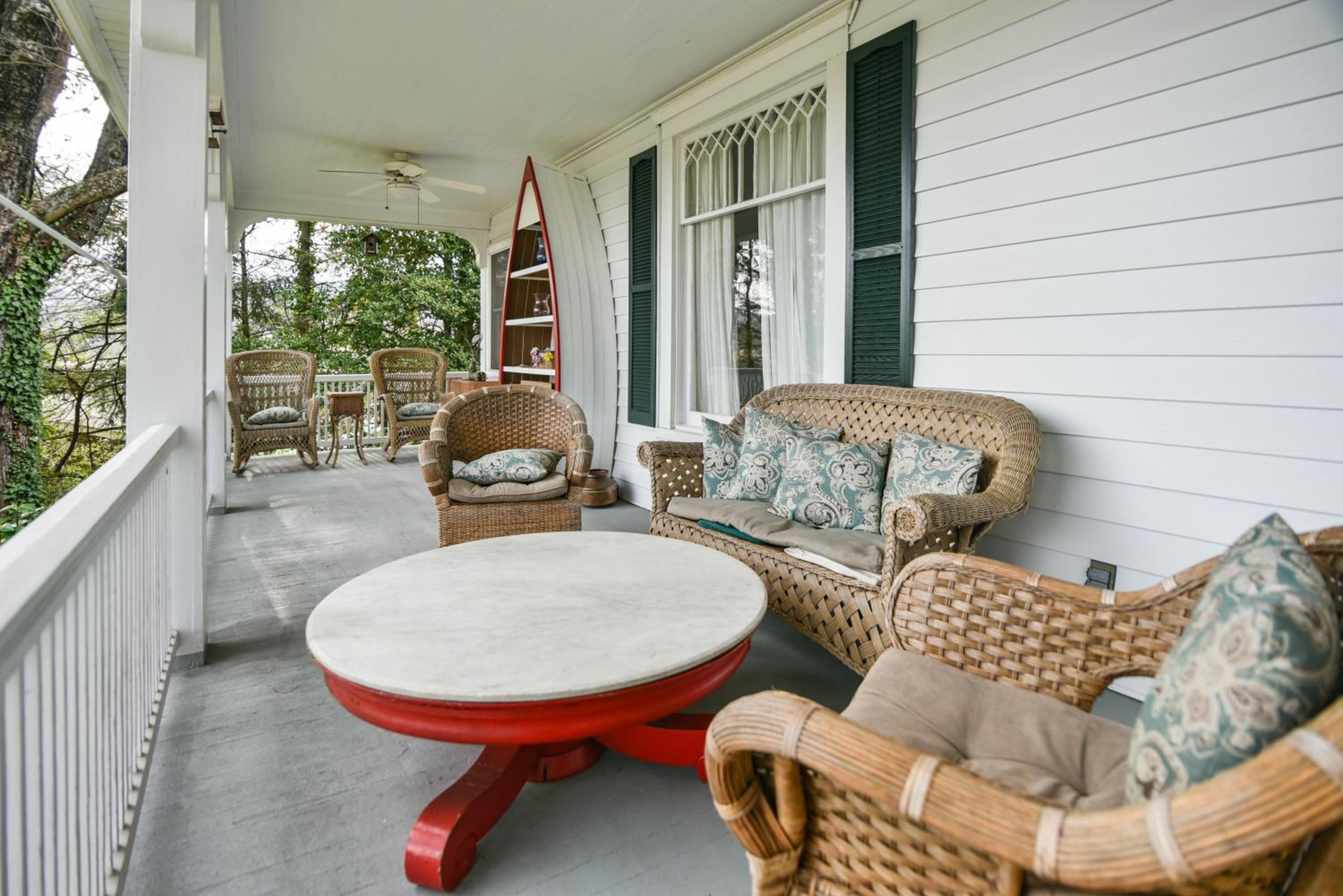Love Lane Bed & Breakfast view 4