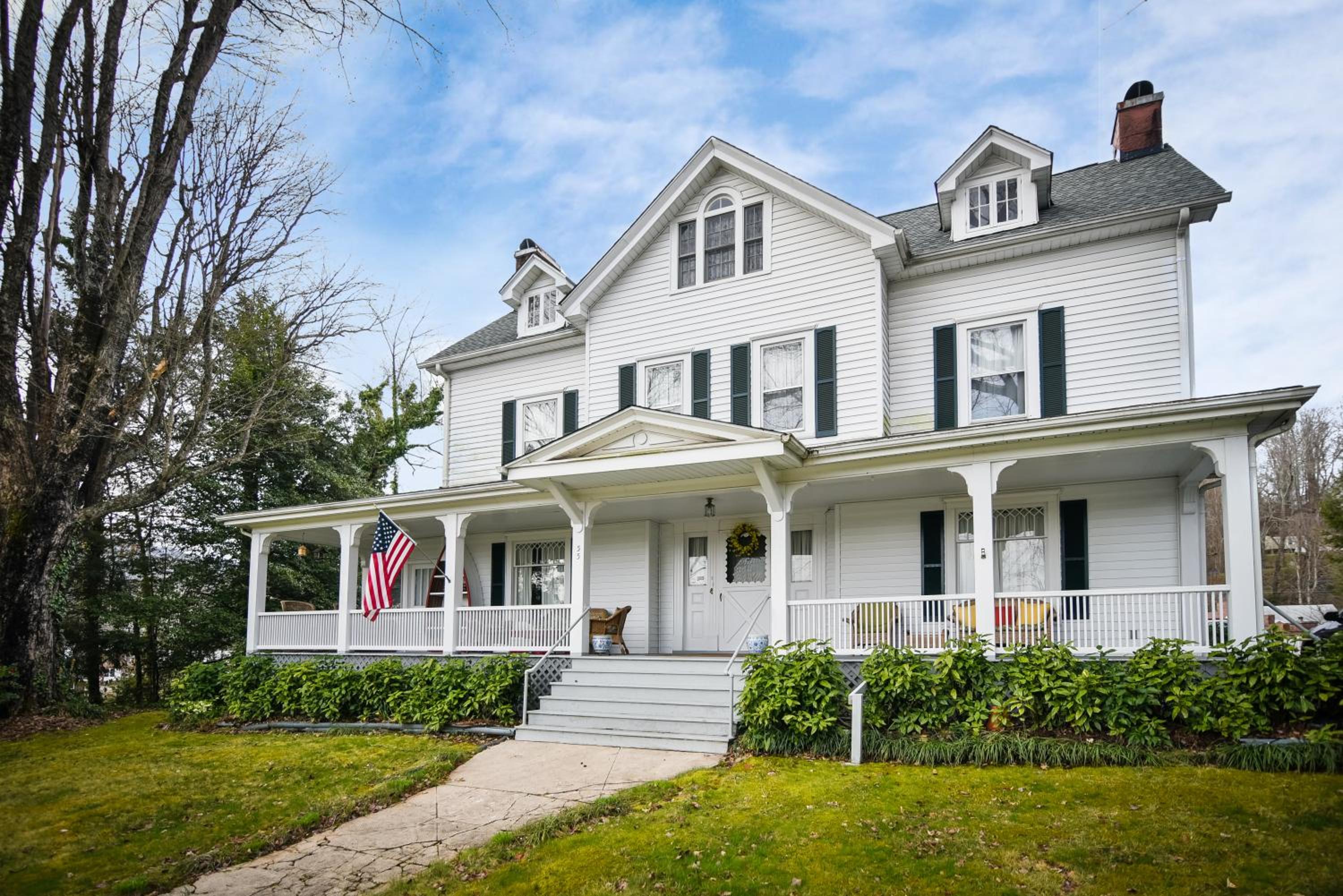 Love Lane Bed & Breakfast view 2