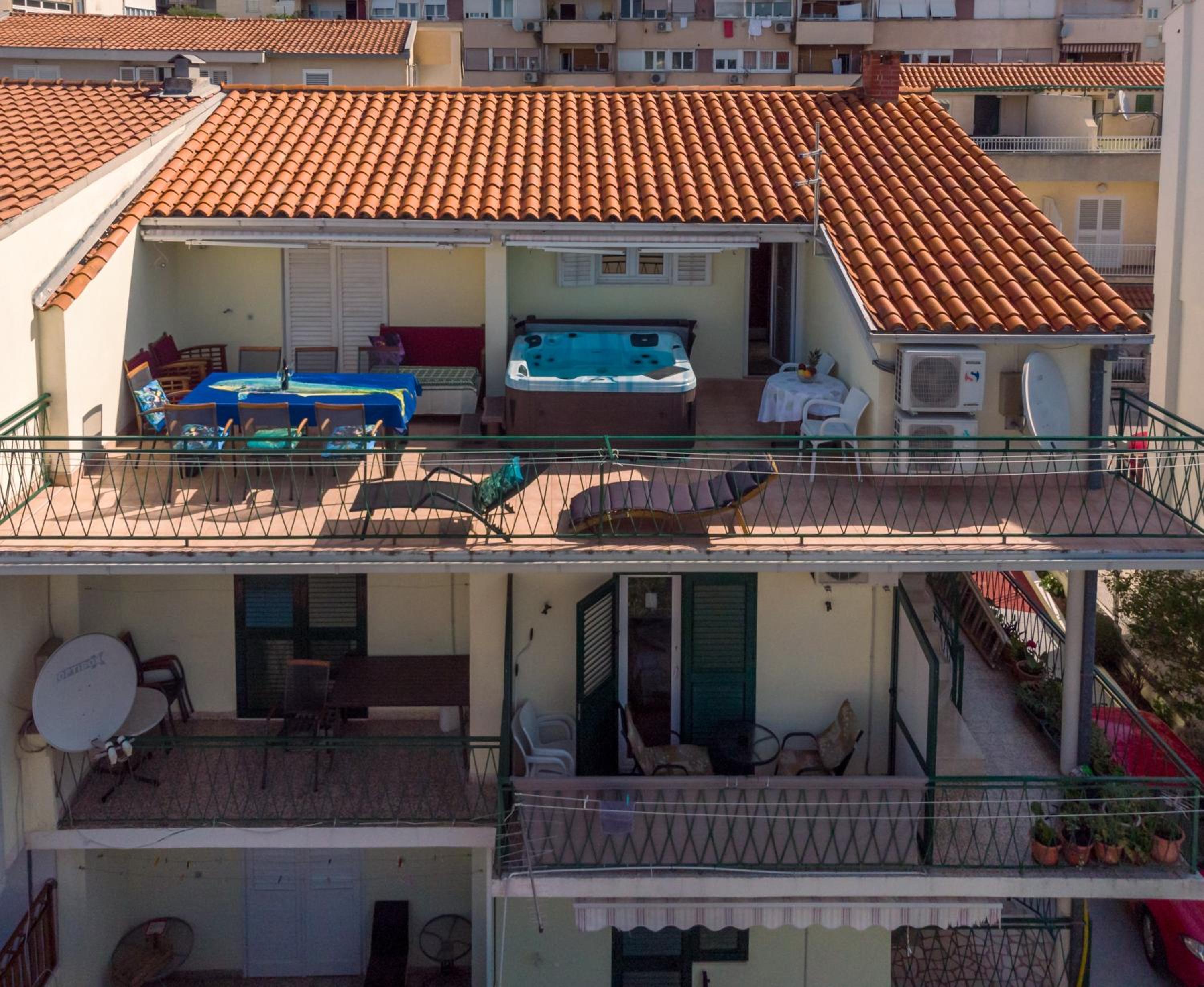 Apartments with hot tub Makarska - 18898 view 2