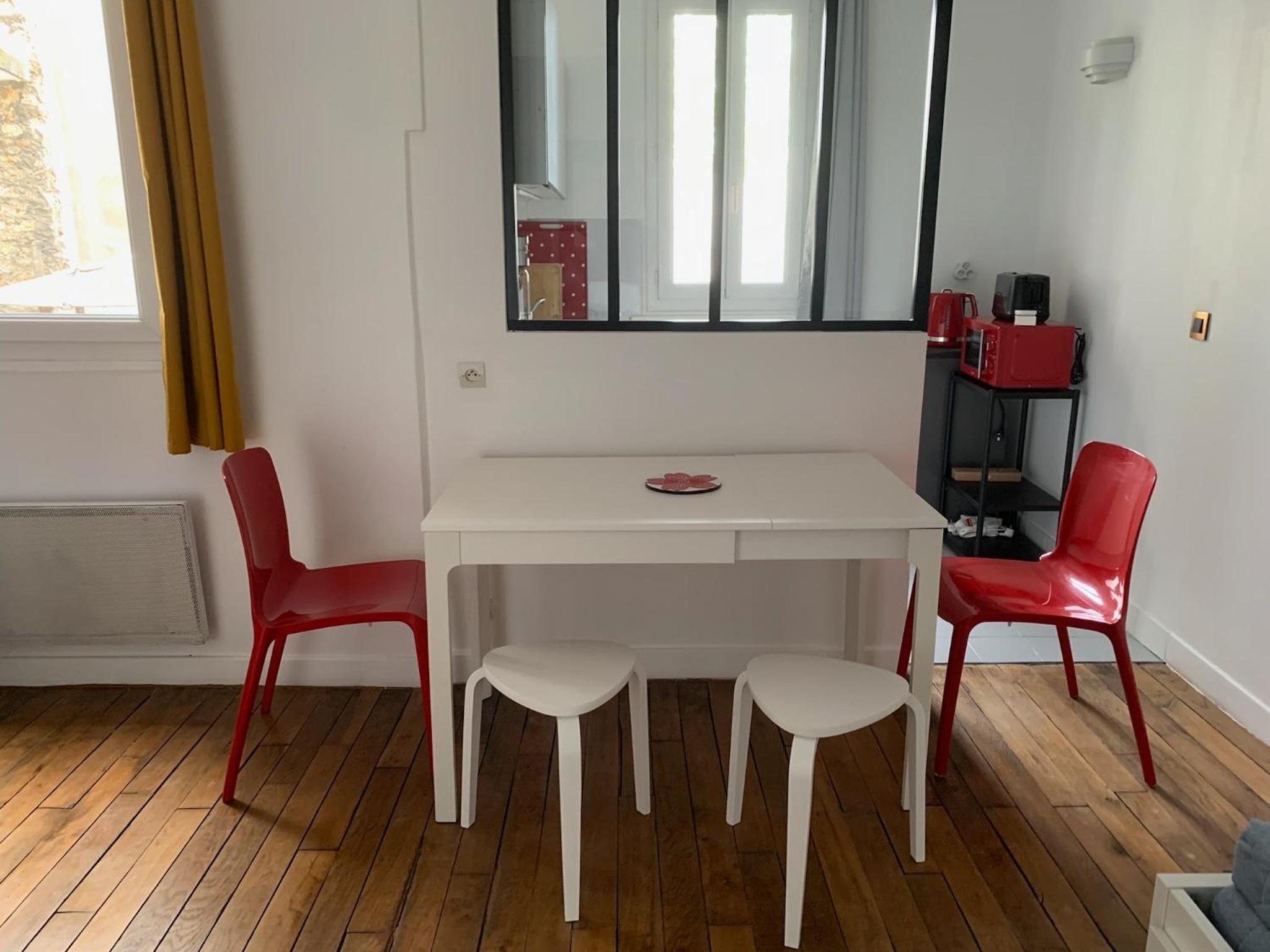 Studio perfect for 2 adults and 1 kid, and up to 2 kids - Jourdain 20e, 25mn to Louvre via line M11